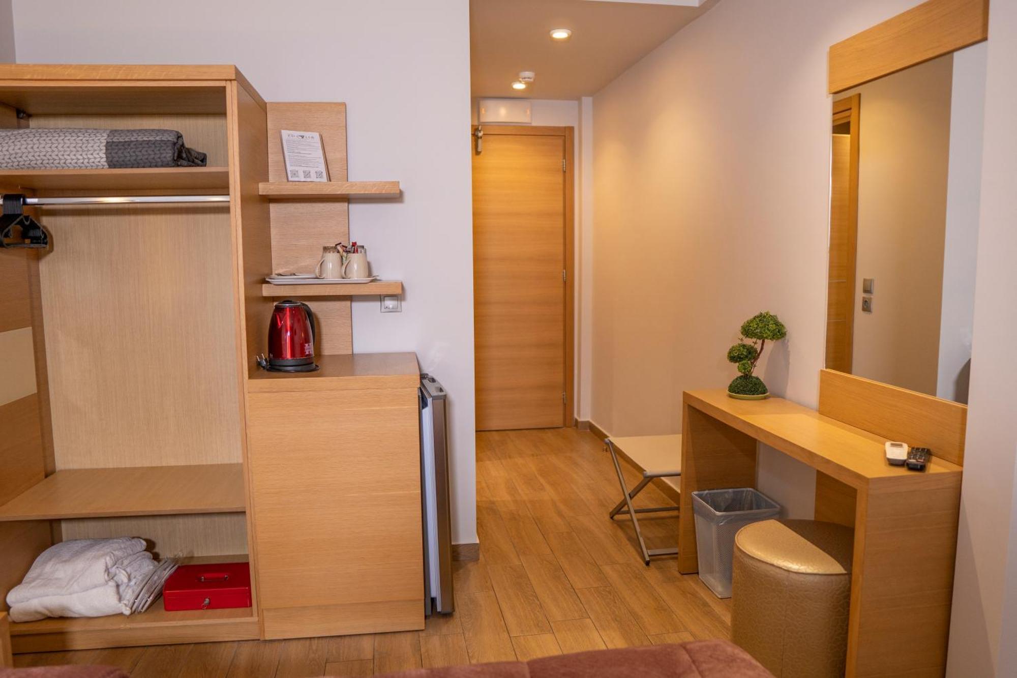 Epavlis Hotel *