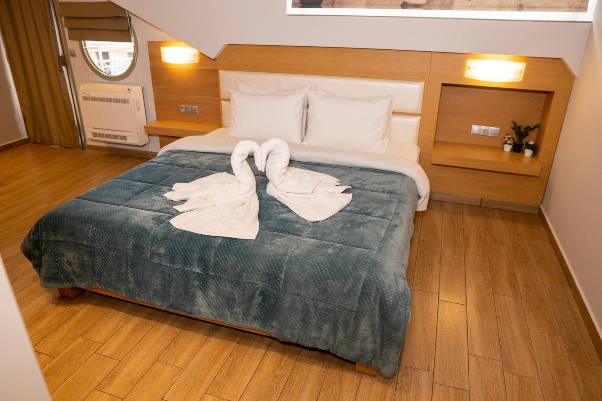 Epavlis Hotel *