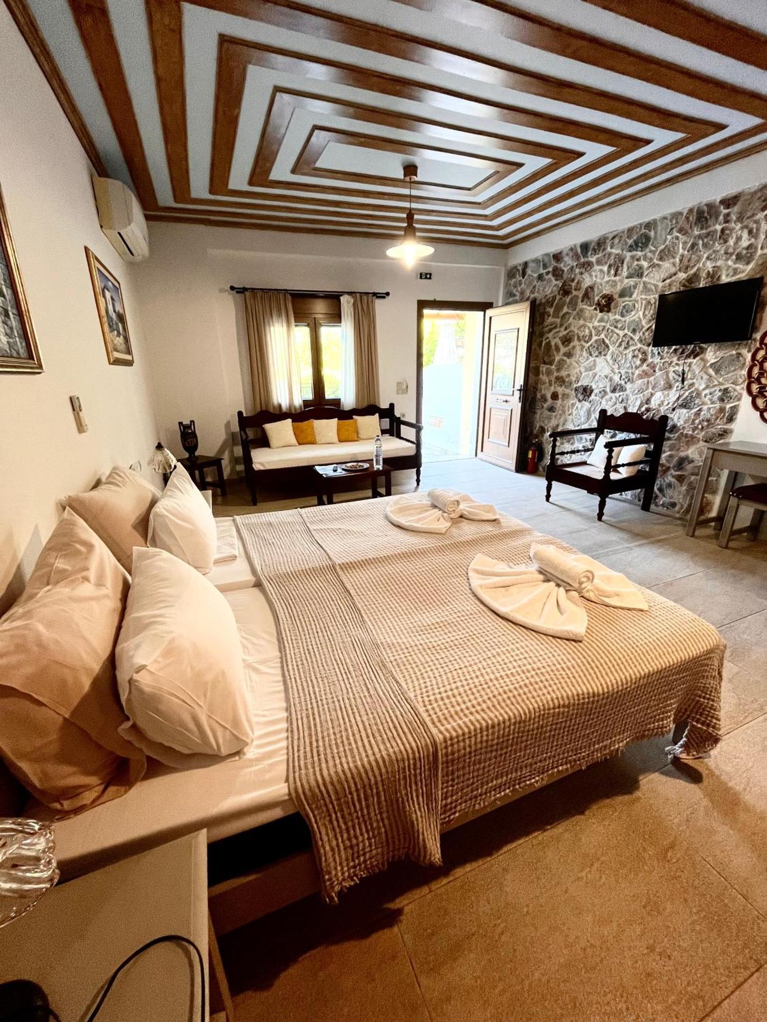 Pantheon Aparthotel 3*
