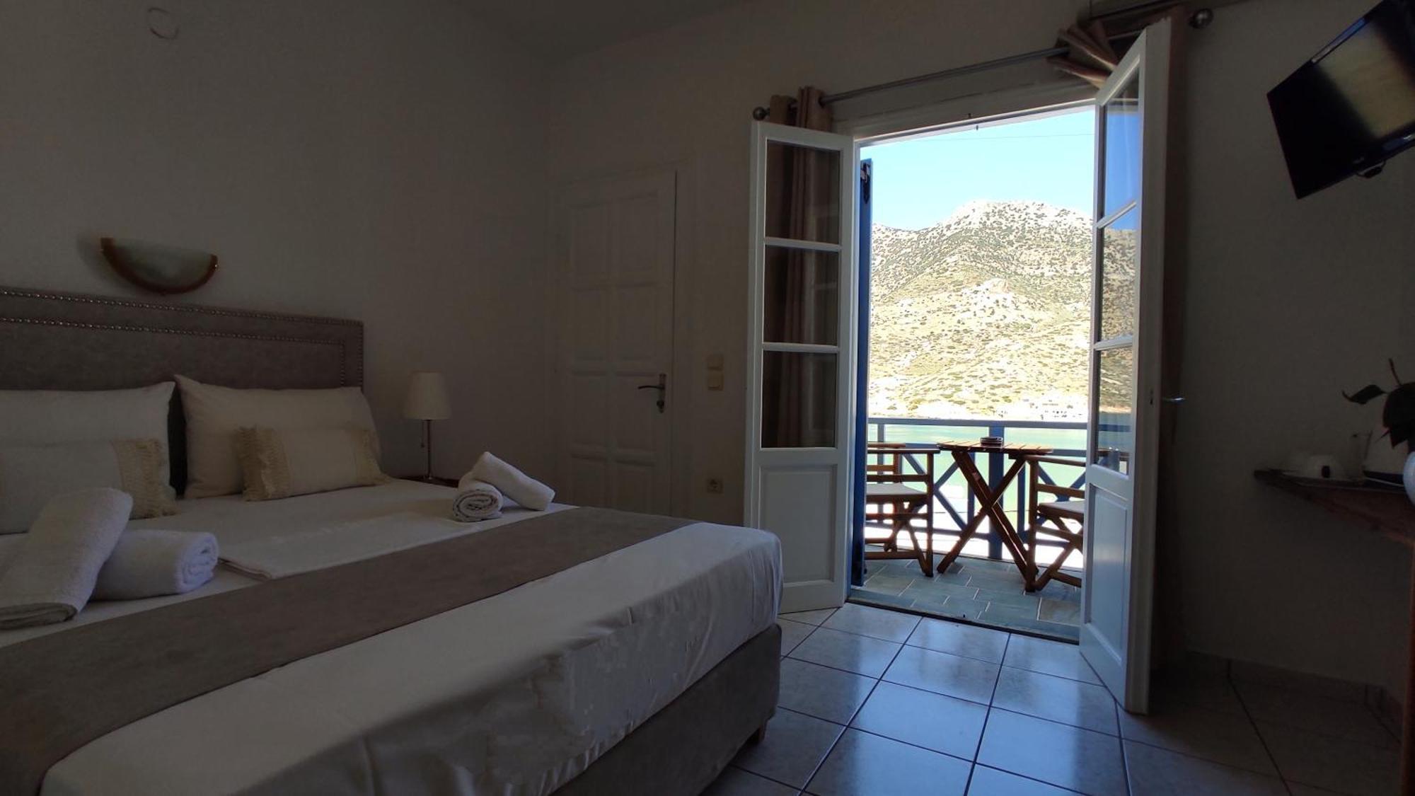 Astrofegia And * Kamares (Sifnos)