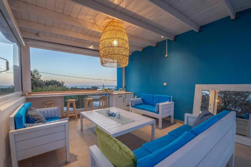 Seabreeze - With Jacuzzi & Heated Pool *