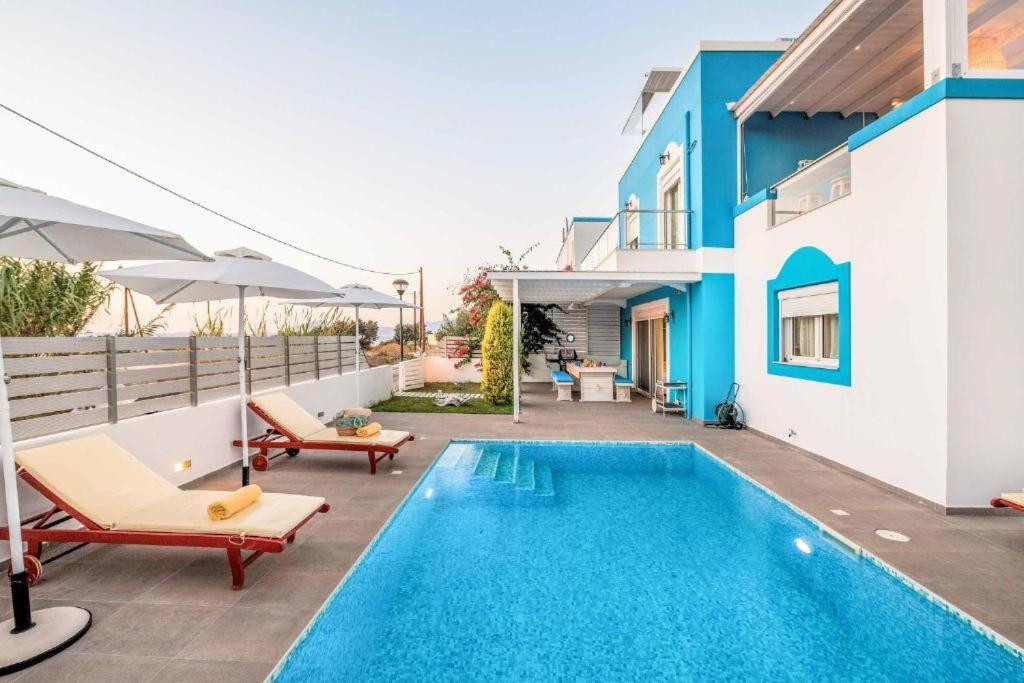 Seabreeze - With Jacuzzi & Heated Pool Villa