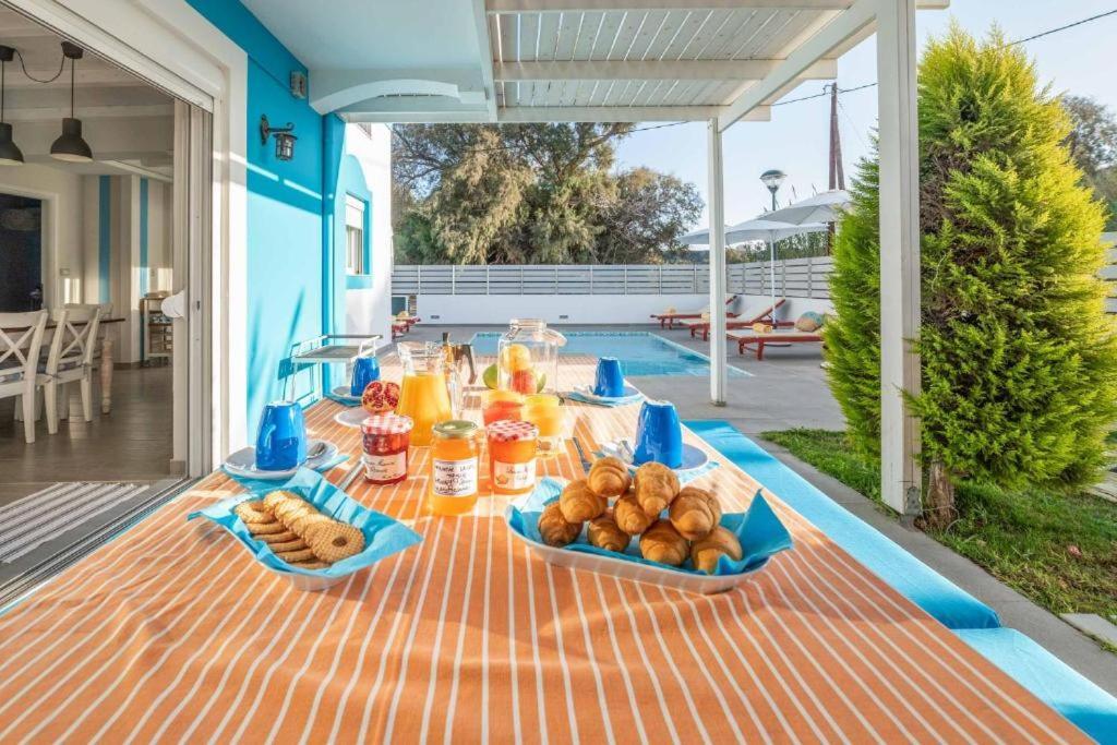 Seabreeze - With Jacuzzi & Heated Pool Villa *