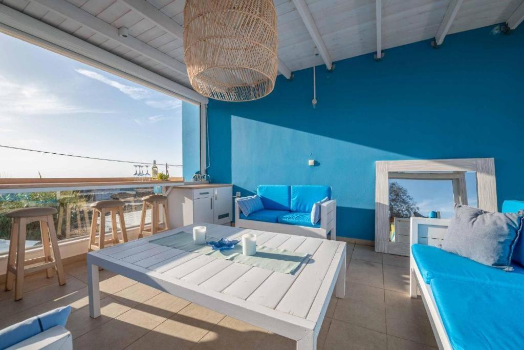 Villa Seabreeze - With Jacuzzi & Heated Pool *