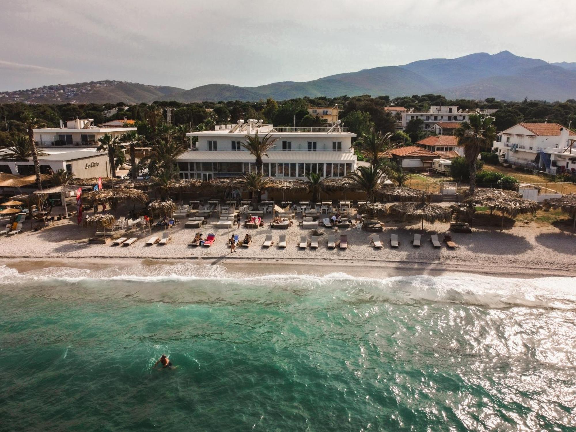 Tiki Nea Makri