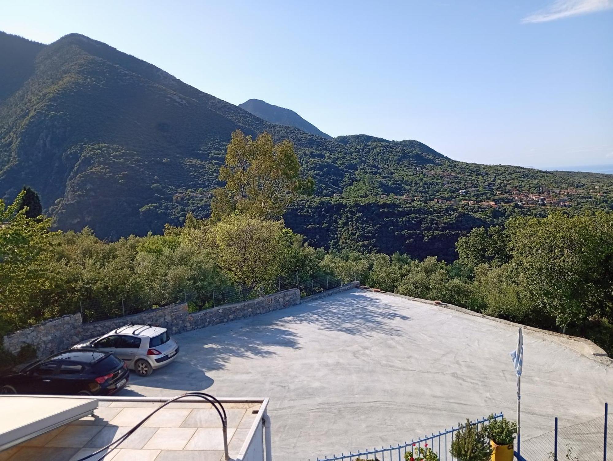 τhe Grandma's House * Tseria