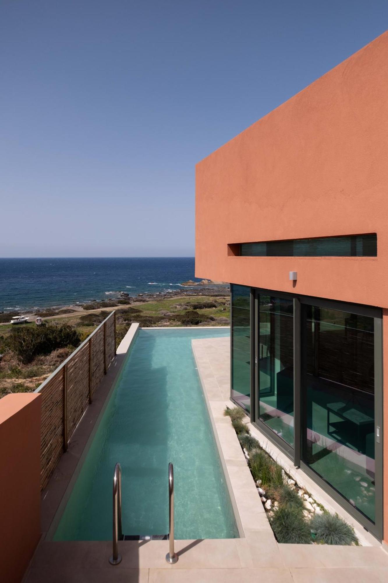 Villa Casa Tarrha- Beachfront With Heated Pool