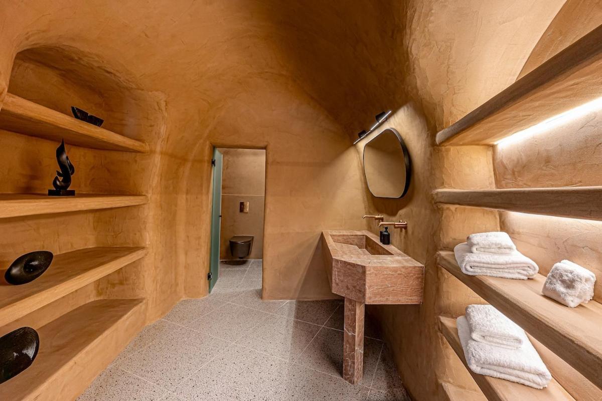 Parastia Luxury Santorini - Private Jacuzzi Villa Exo Gonia