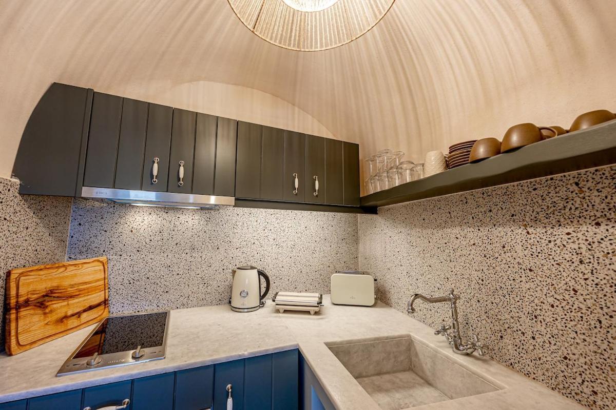 Villa Parastia Luxury Santorini - Private Jacuzzi *