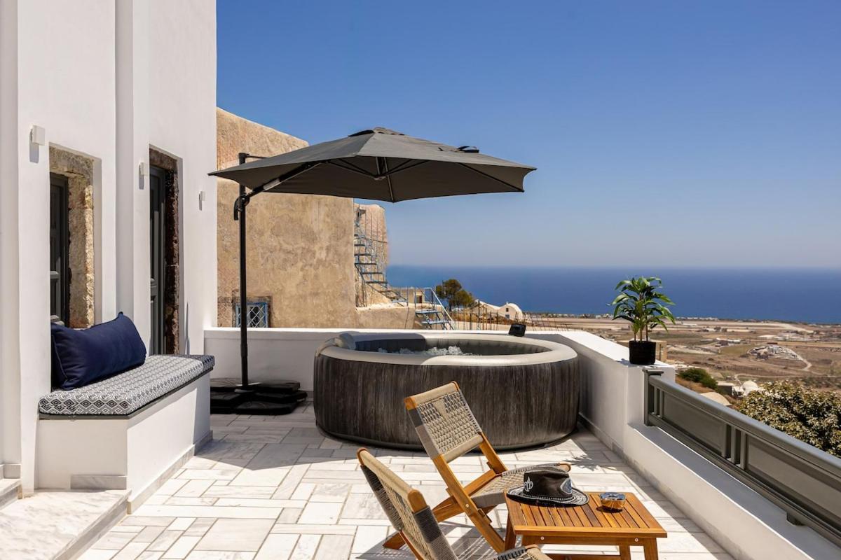 Villa Parastia Luxury Santorini - Private Jacuzzi *