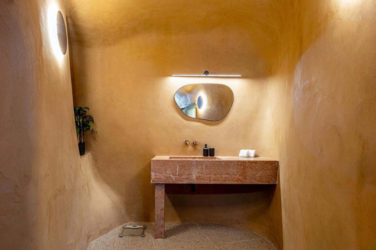 Villa Parastia Luxury Santorini - Private Jacuzzi Exo Gonia