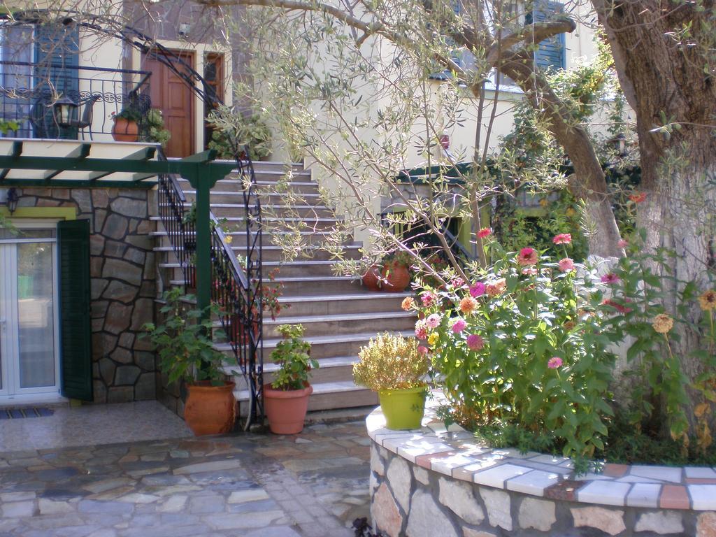 Vasiliki Petra (Lesbos)