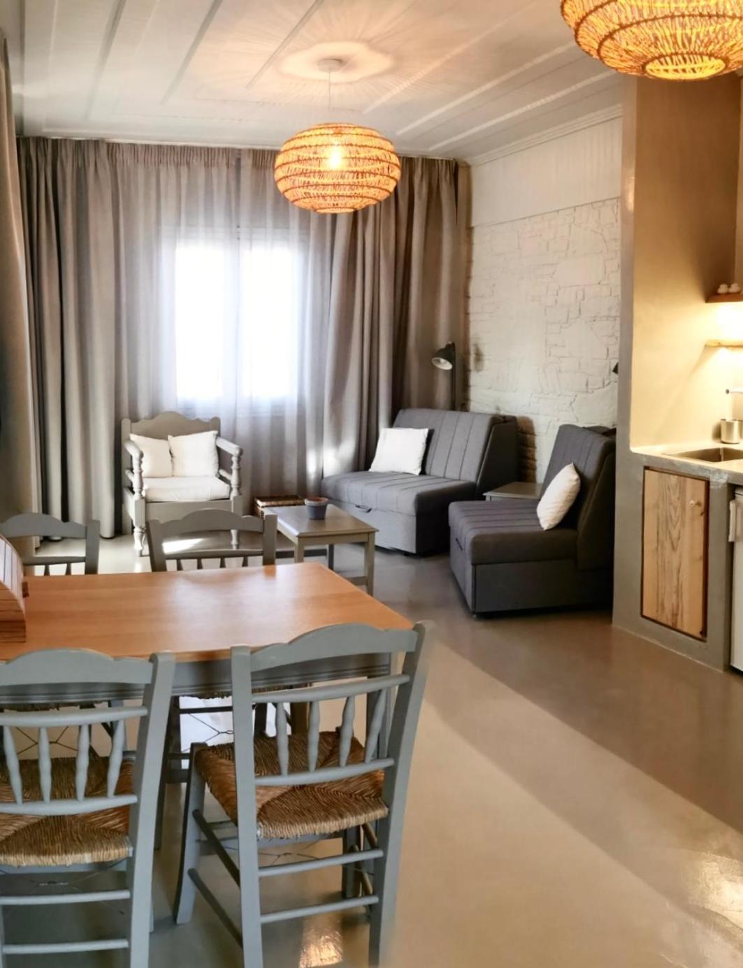 Pantheon Aparthotel Marathokampos