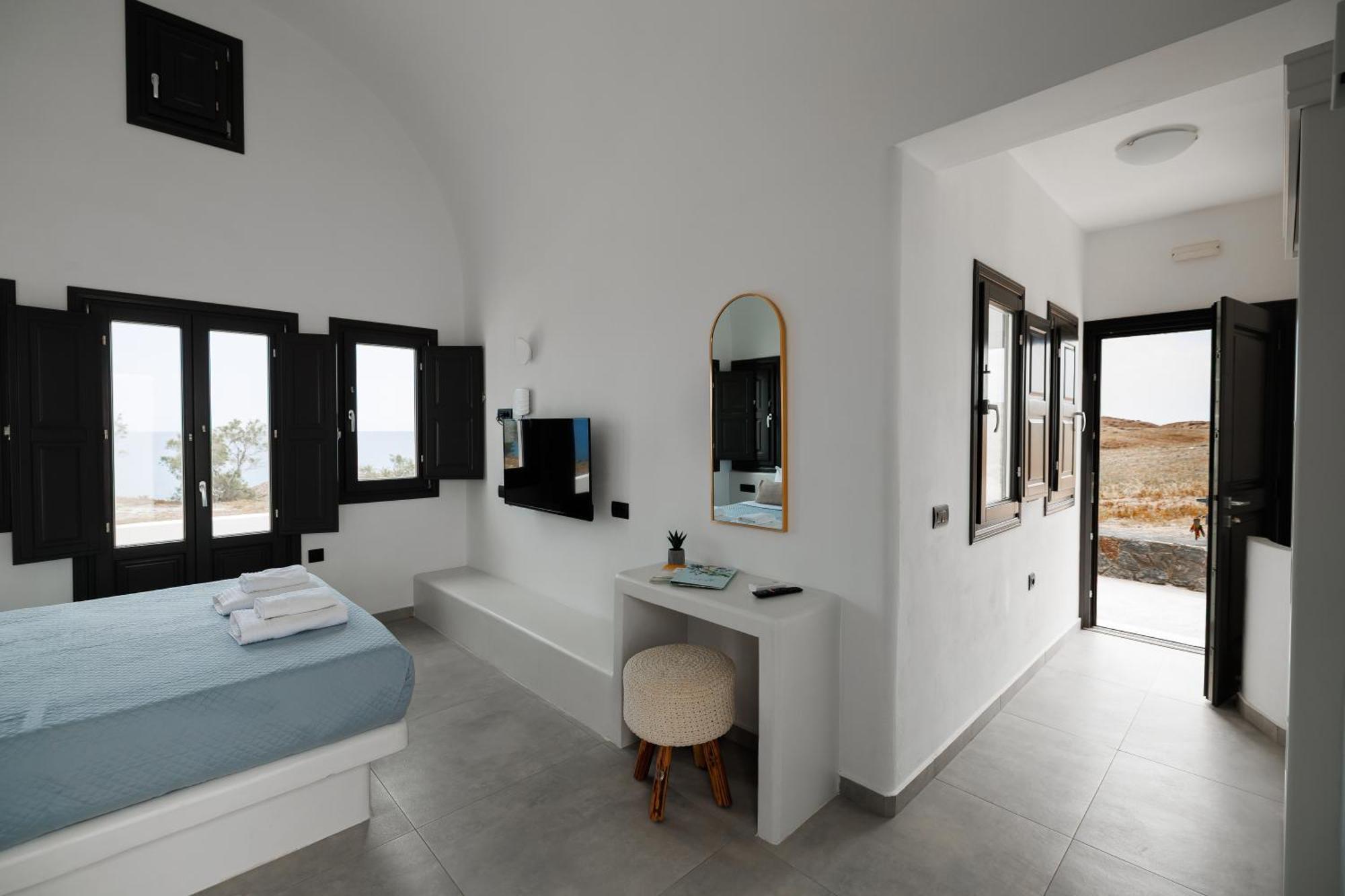 Swell Suites, Santorini Villa