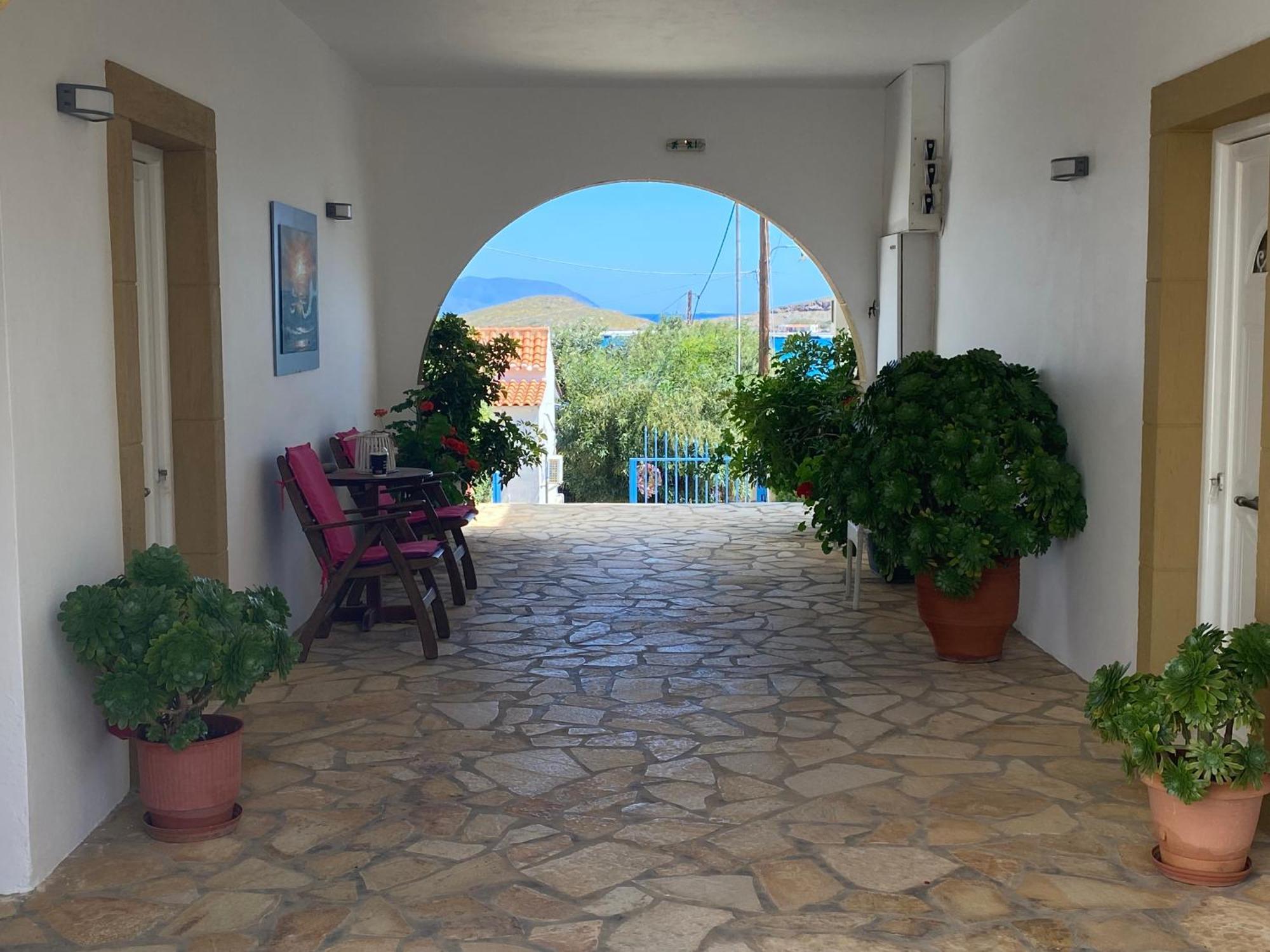 Athena Kythera Aparthotel *