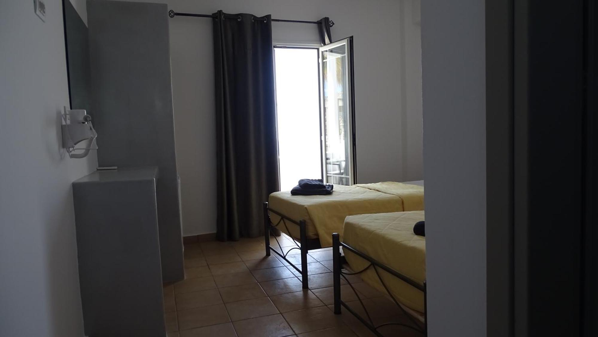 Hermes-ios To Let Guest house 3*