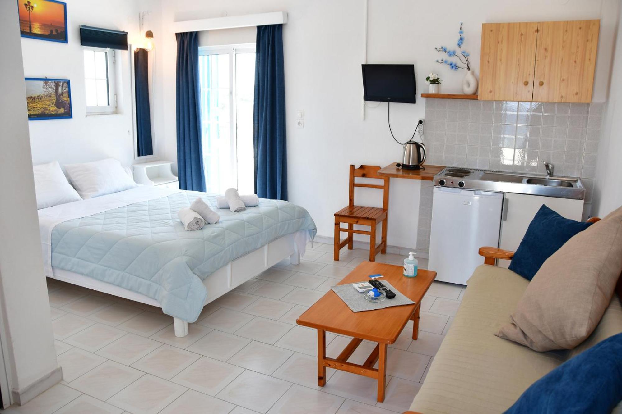 Blue Dolphin Studios And Aparthotel 3*