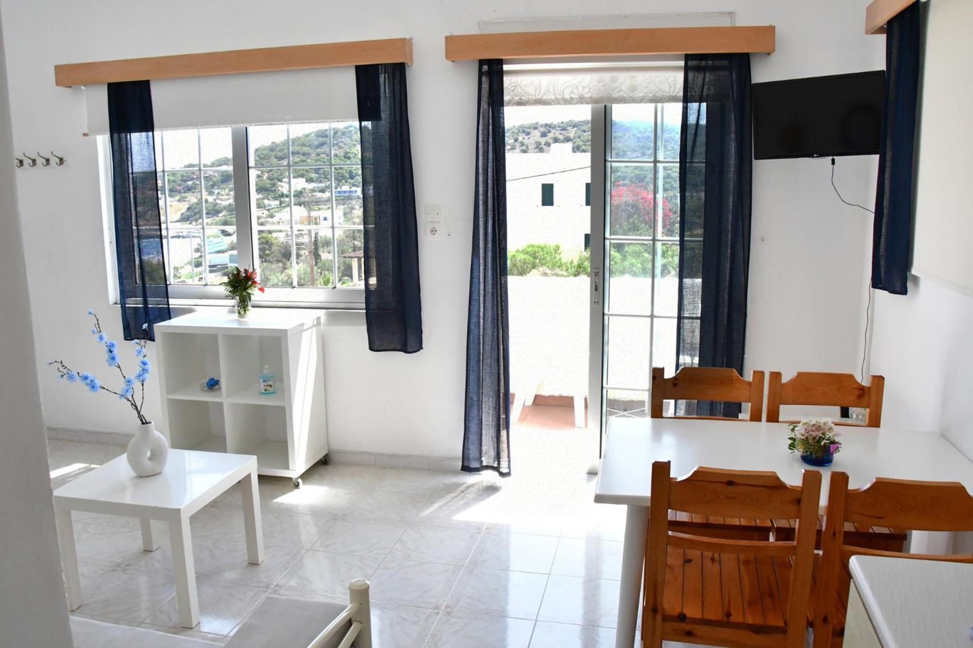 Aparthotel Blue Dolphin Studios And Vagia (Aegina)
