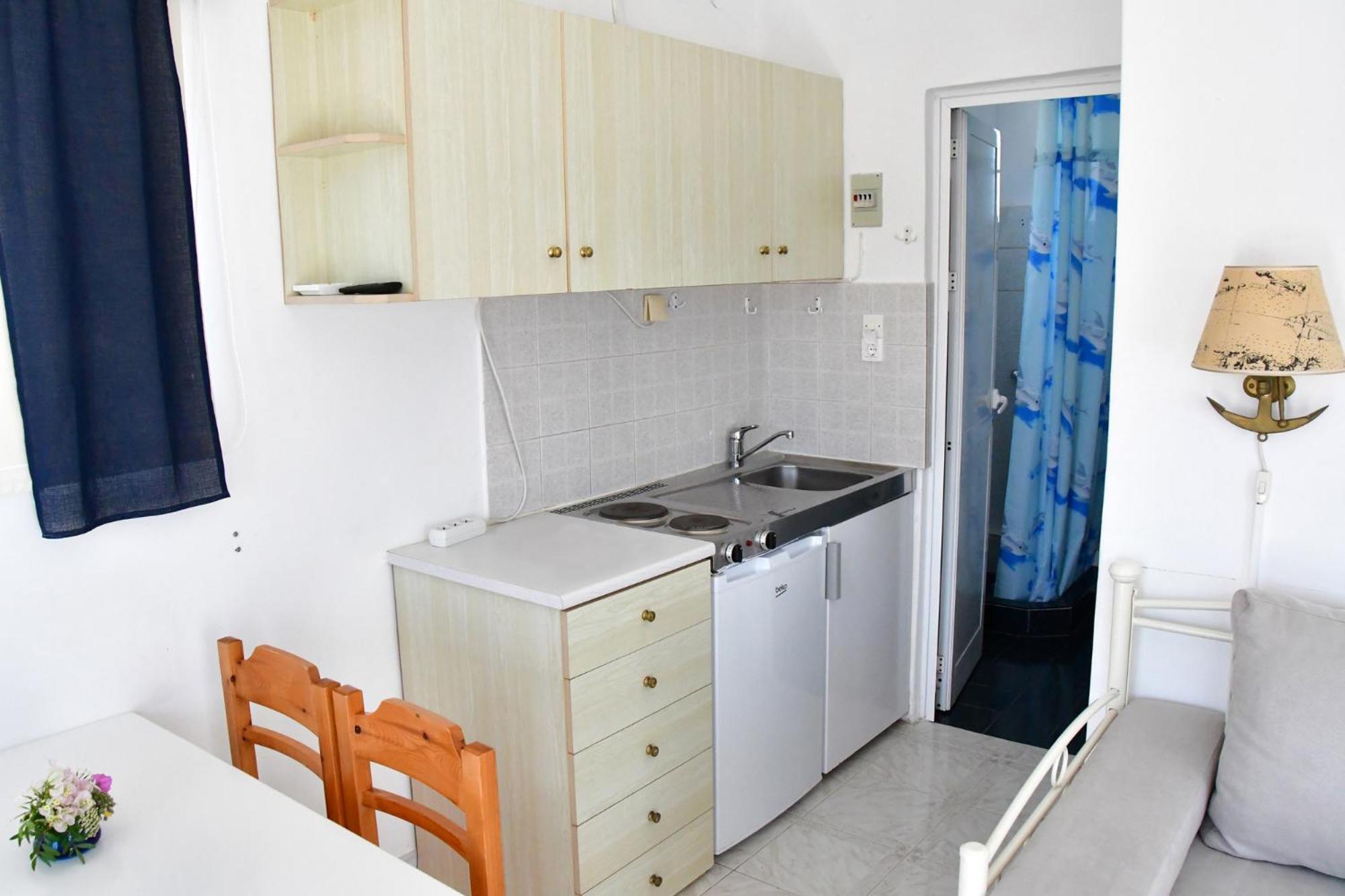 Blue Dolphin Studios And 3* Vagia (Aegina)