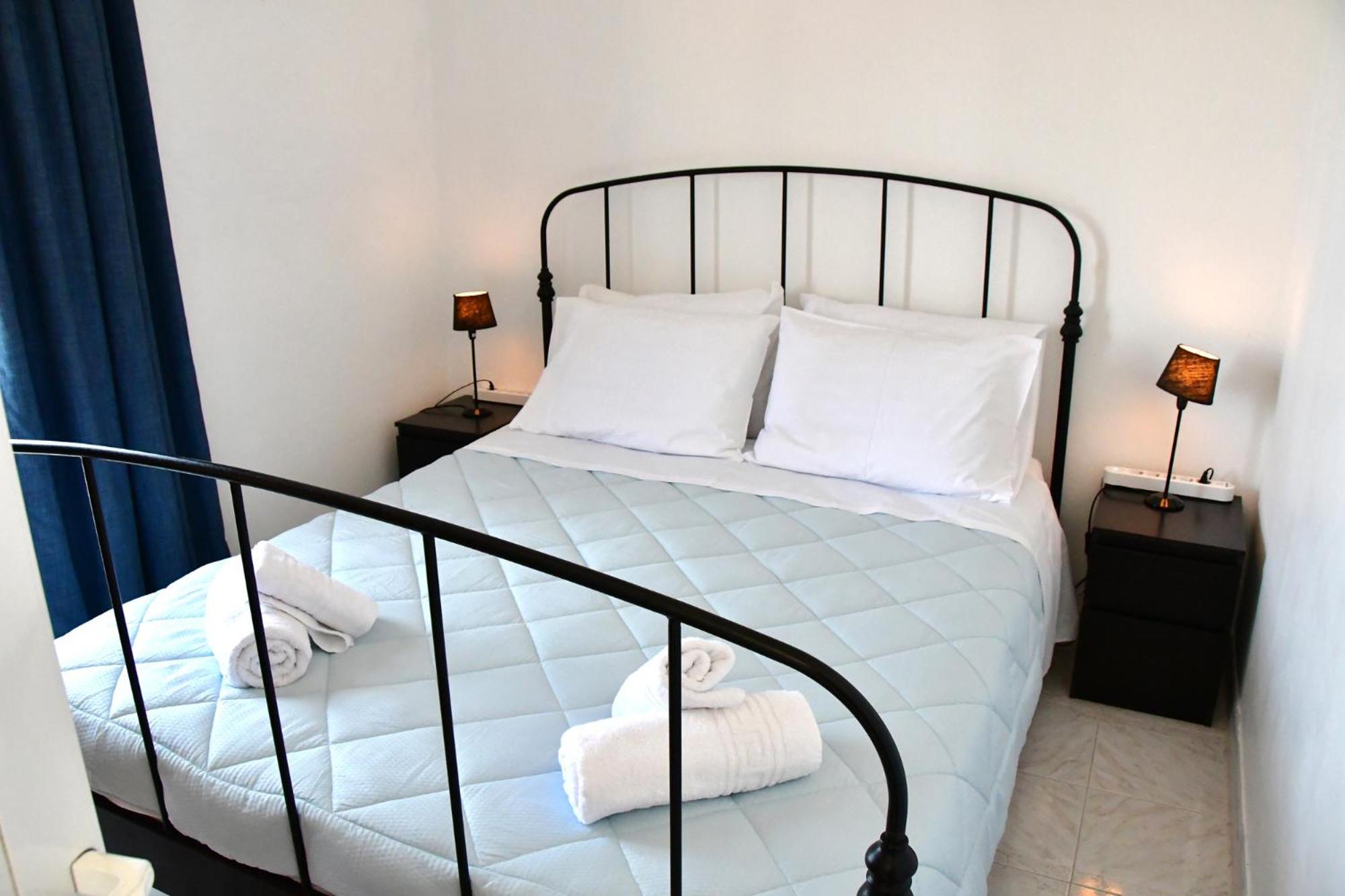 Blue Dolphin Studios And 3*