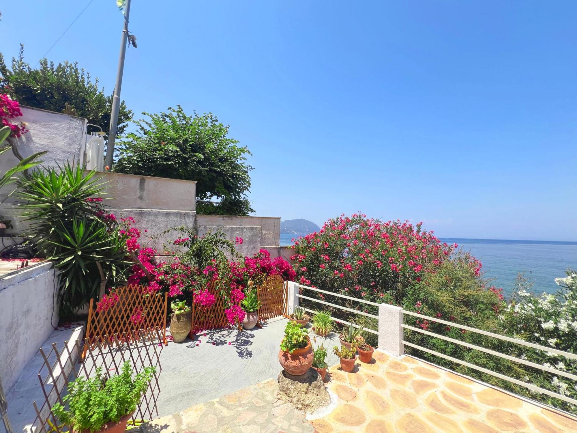 Chelona - Coastal Apartment