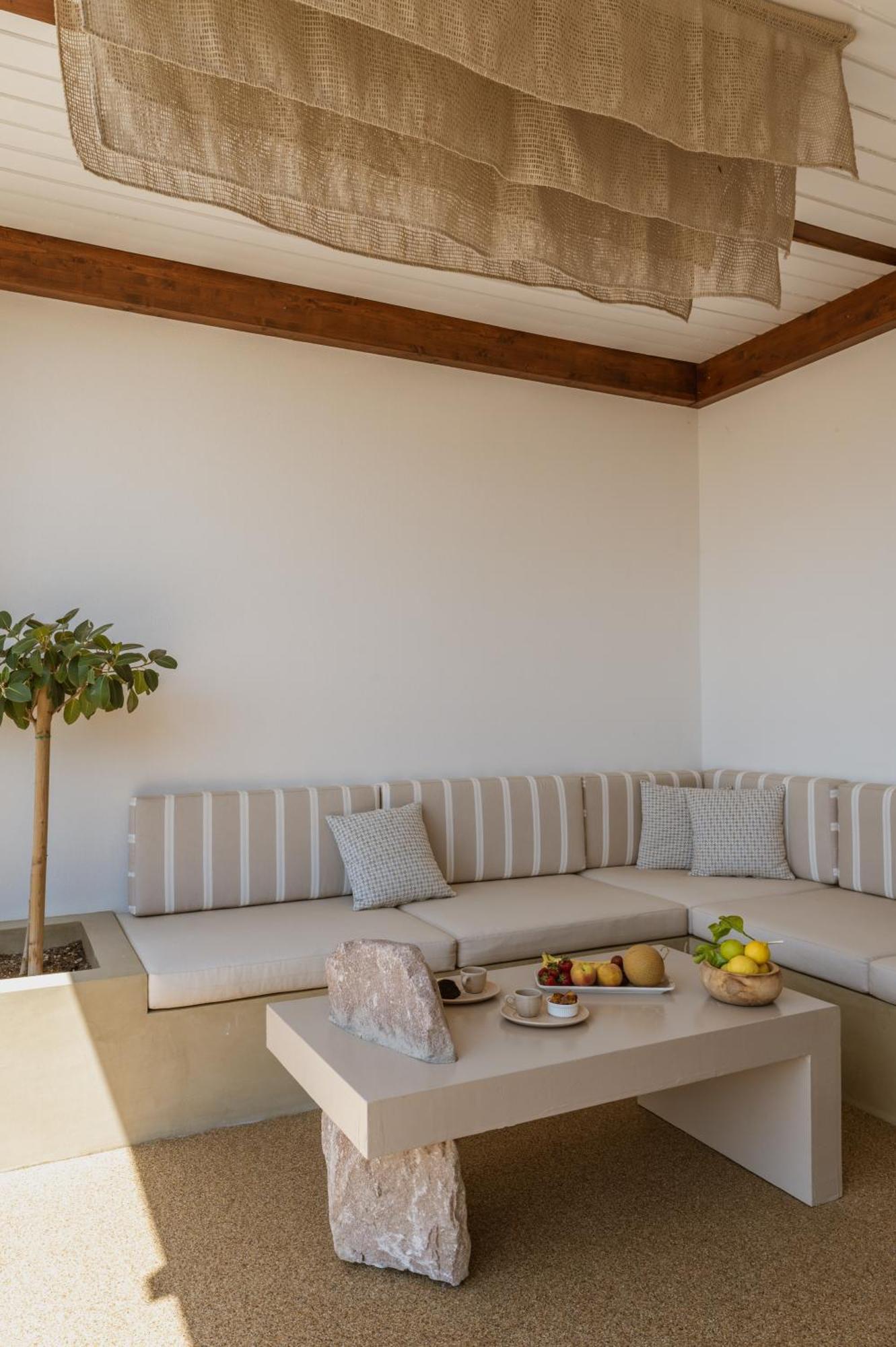 Villa Adriana Luxury Adamantas (Milos)