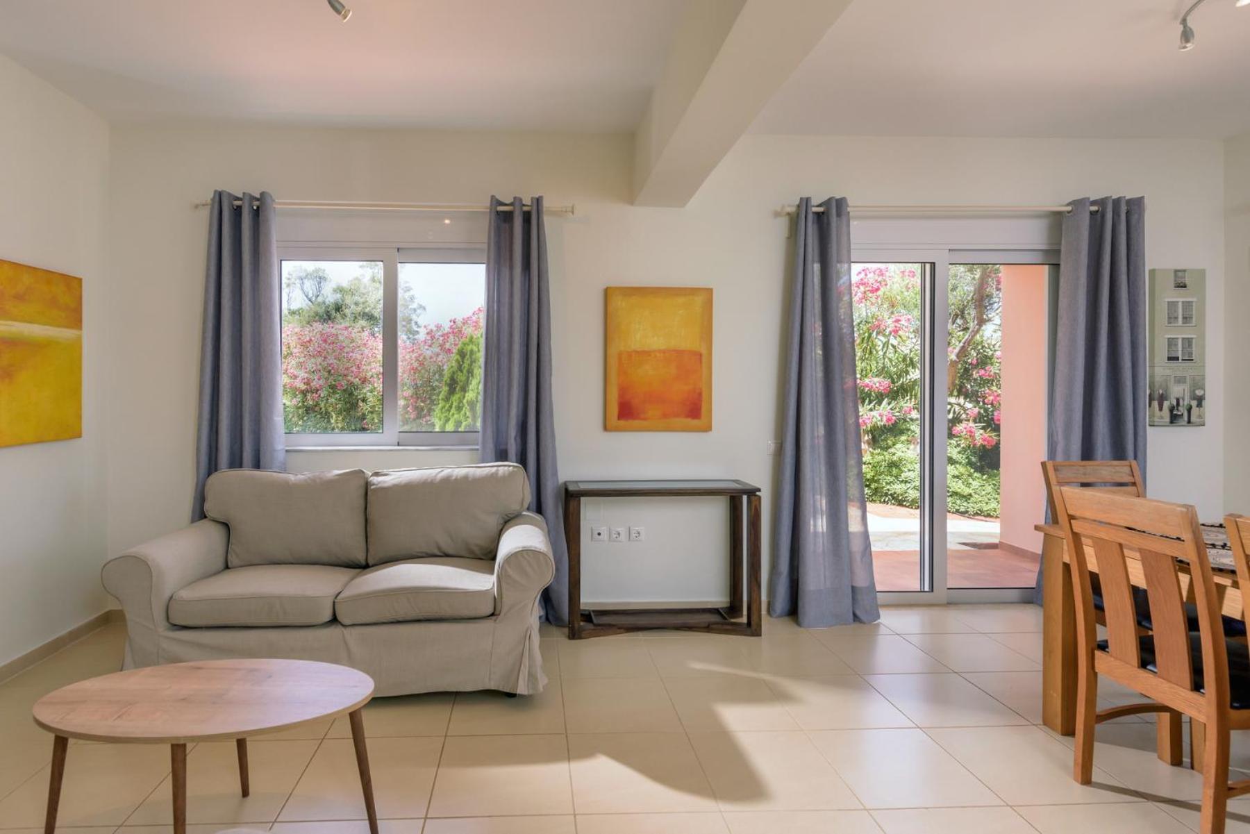 Seaview 2-bedroom 1 With 75 Sqm Shared Pool * Chorafakia