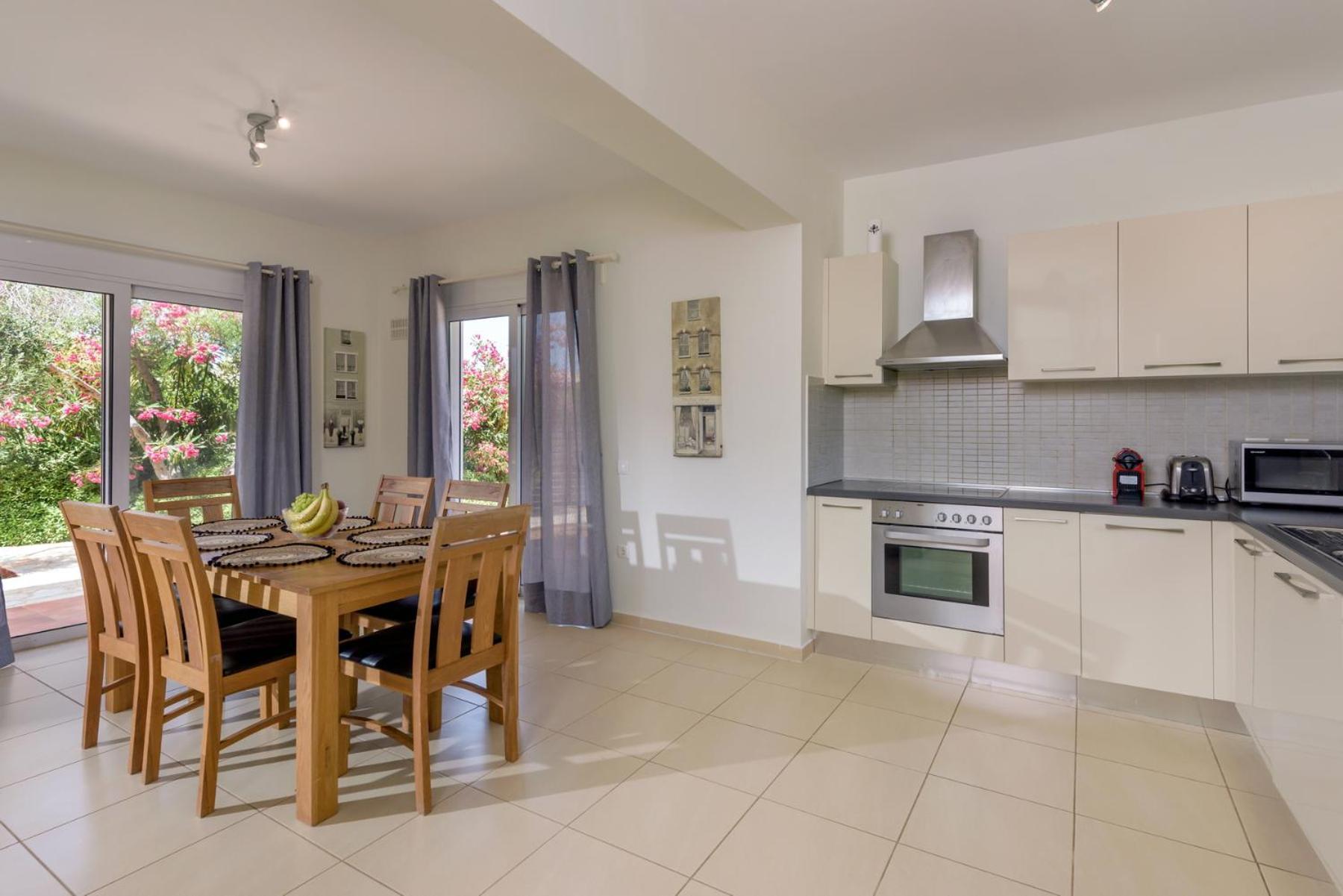Seaview 2-bedroom 1 With 75 Sqm Shared Pool *