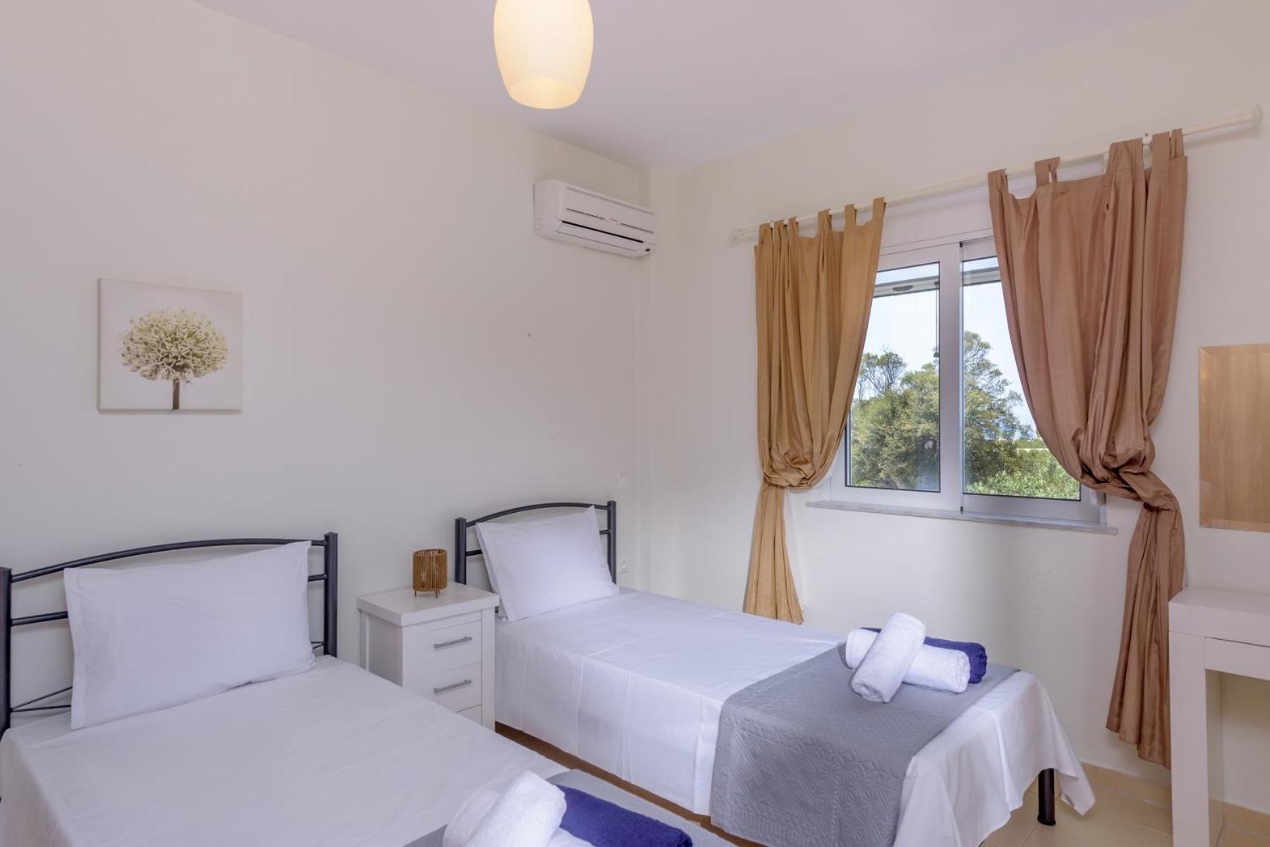Seaview 2-bedroom 1 With 75 Sqm Shared Pool