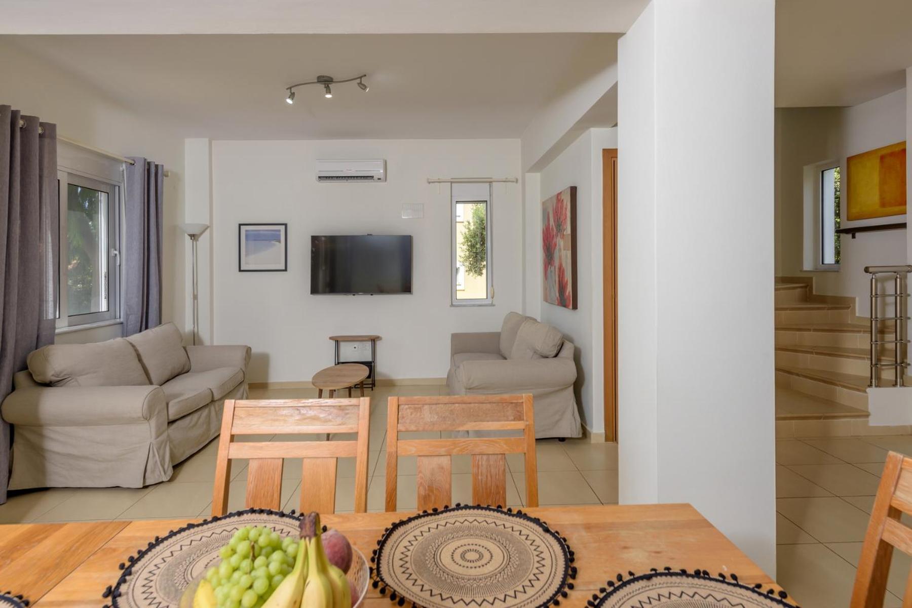 Seaview 2-bedroom 1 With 75 Sqm Shared Pool * Chorafakia