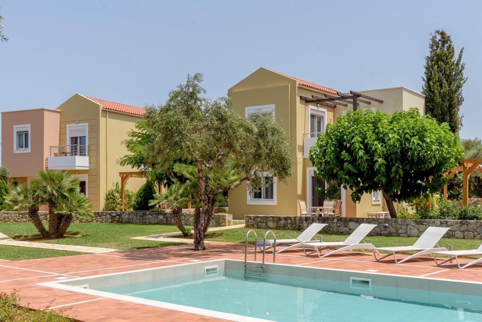 Seaview 2-bedroom 1 With 75 Sqm Shared Pool * Chorafakia
