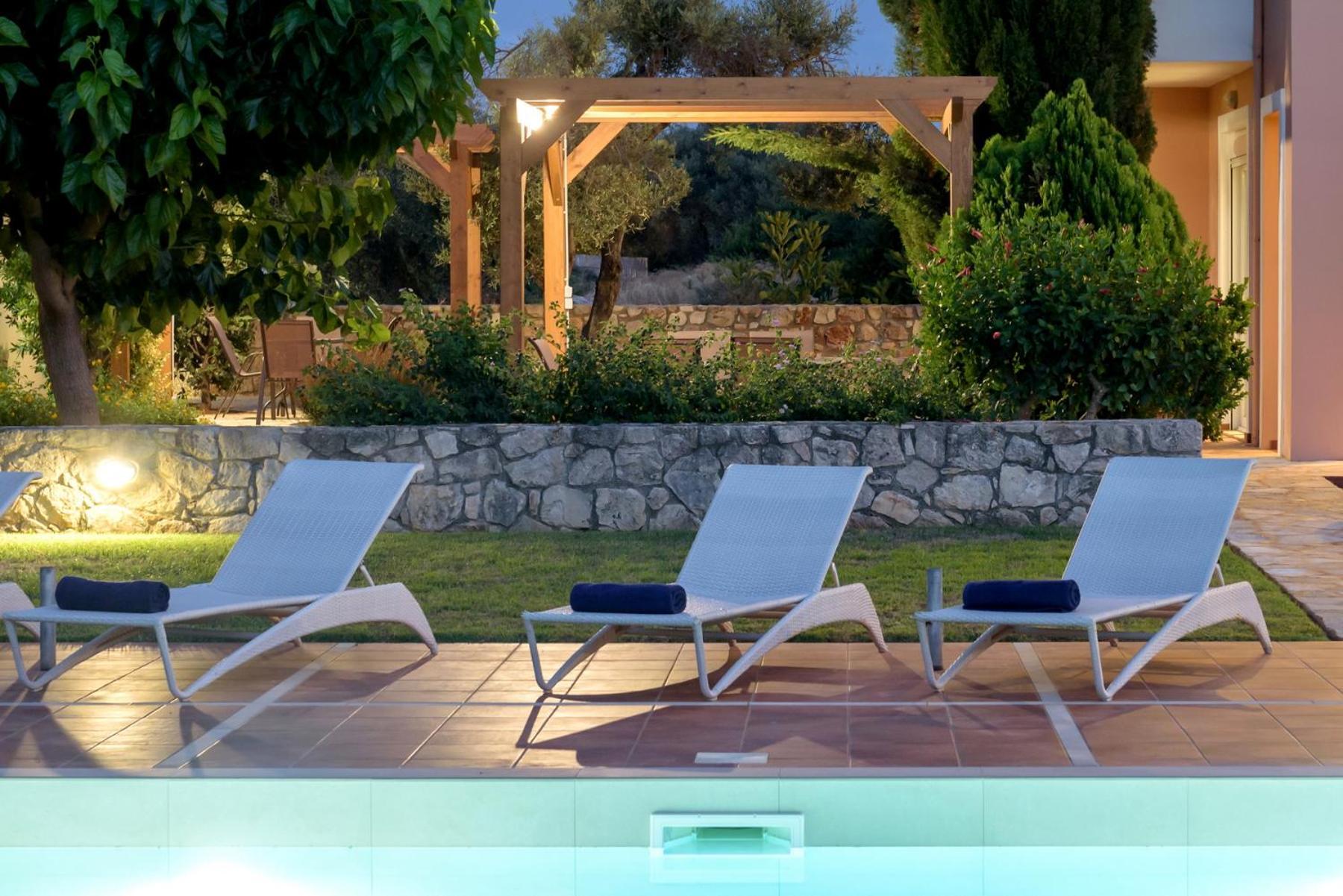 Seaview 2-bedroom 1 With 75 Sqm Shared Pool
