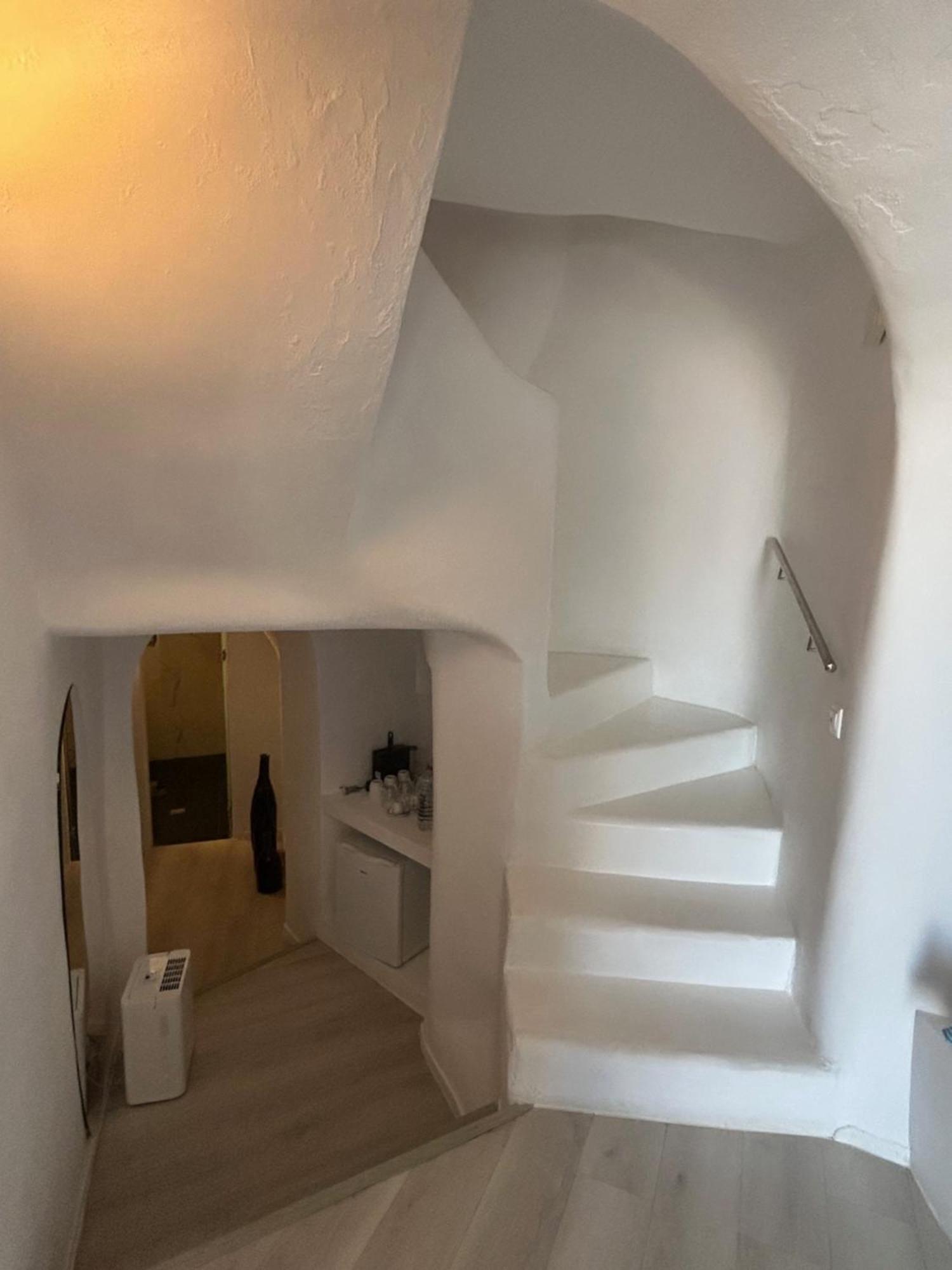 Mill New Elegant Aparthotel Fira (Santorini)