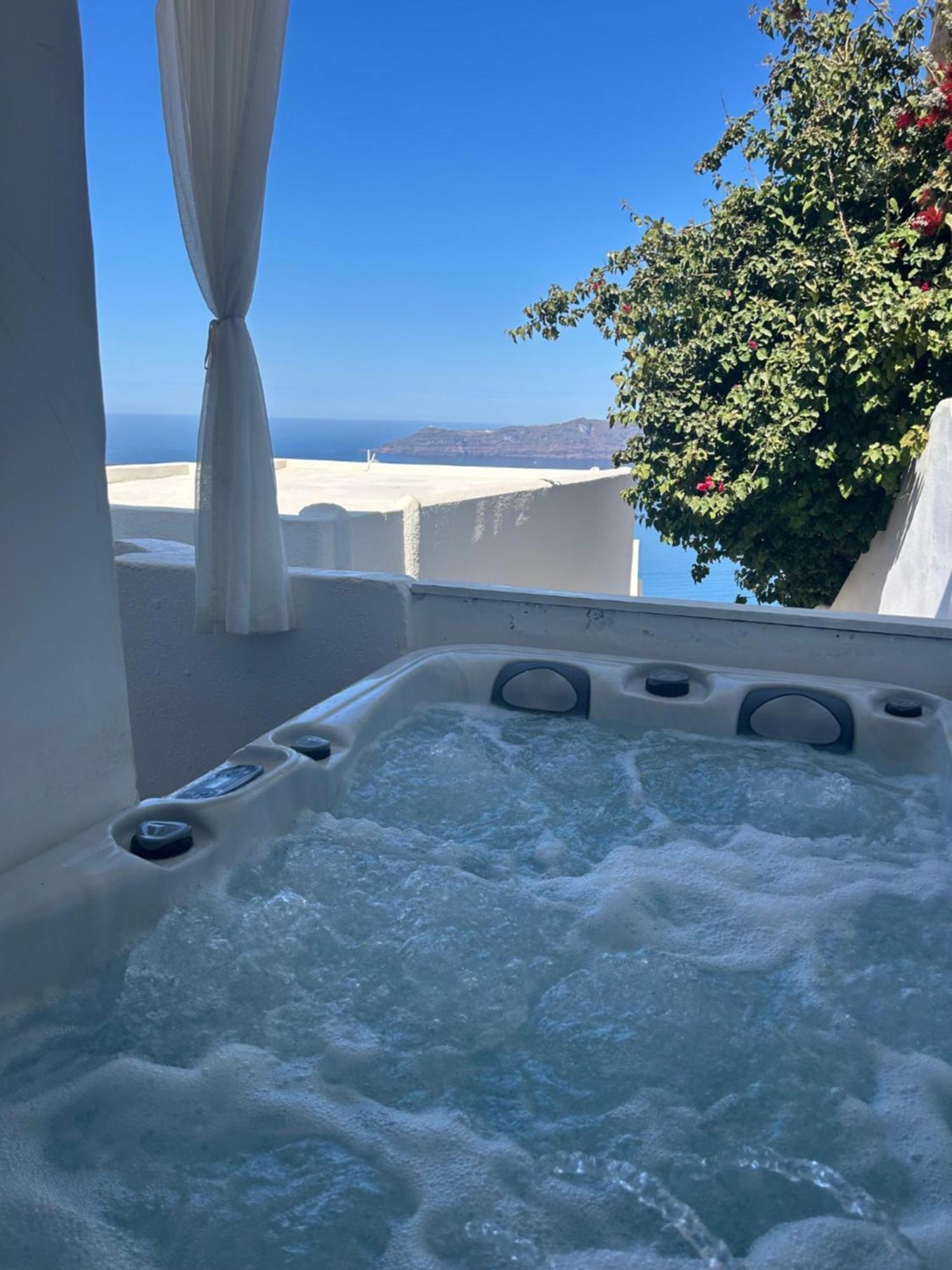 Mill New Elegant Aparthotel Fira (Santorini)