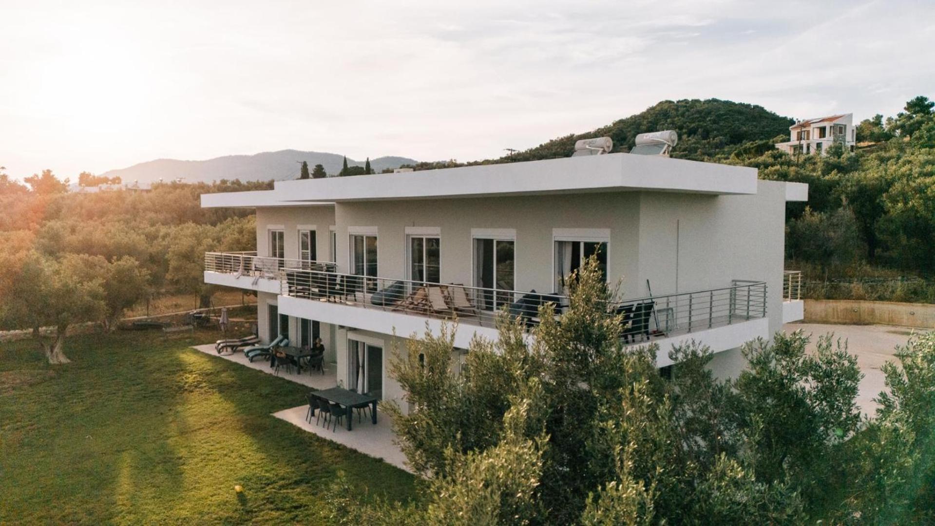 Blue Waves Luxury Suites By The Sea * Plomari