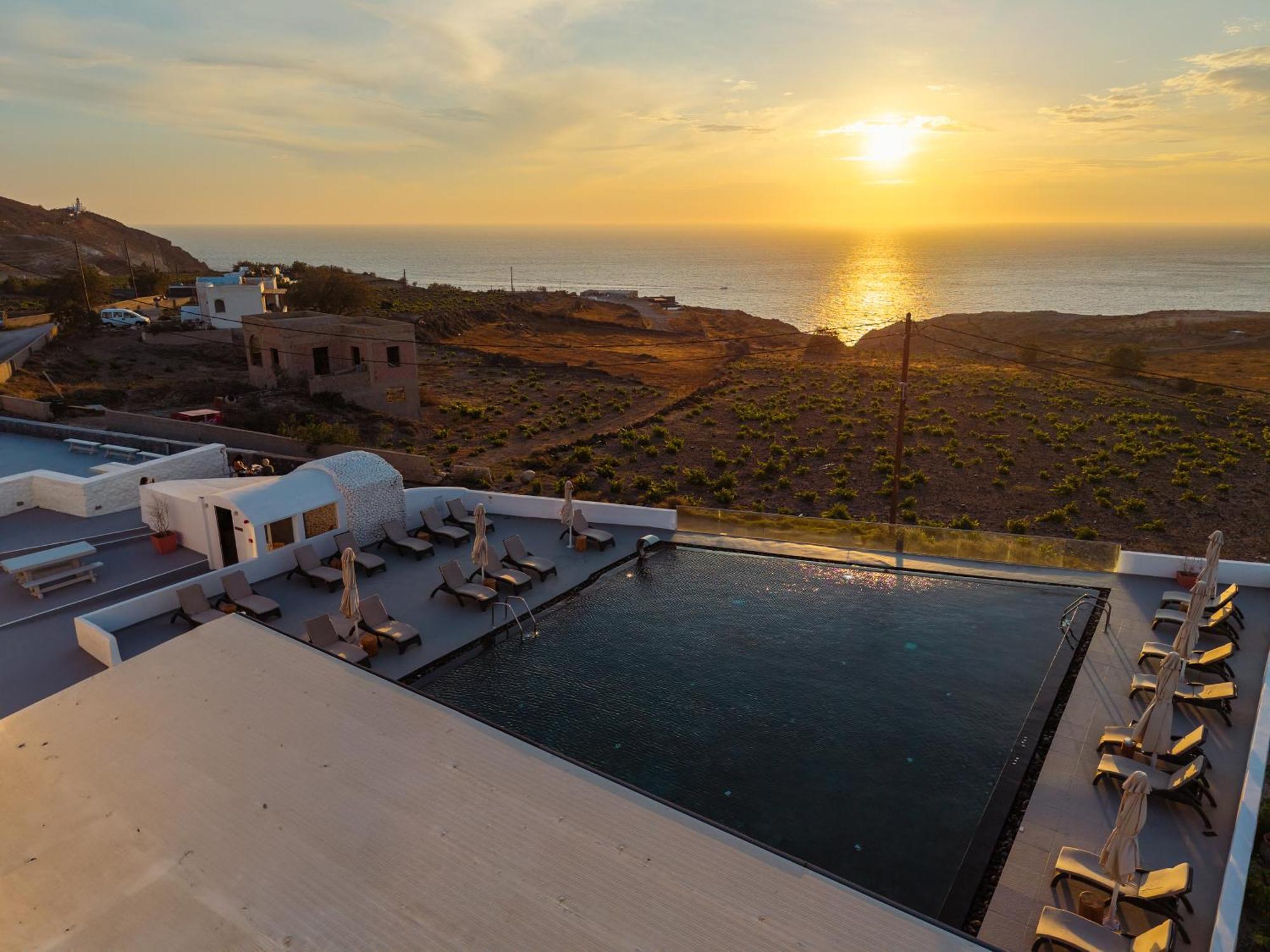 Serenita Luxury 4* Akrotiri (Santorini)