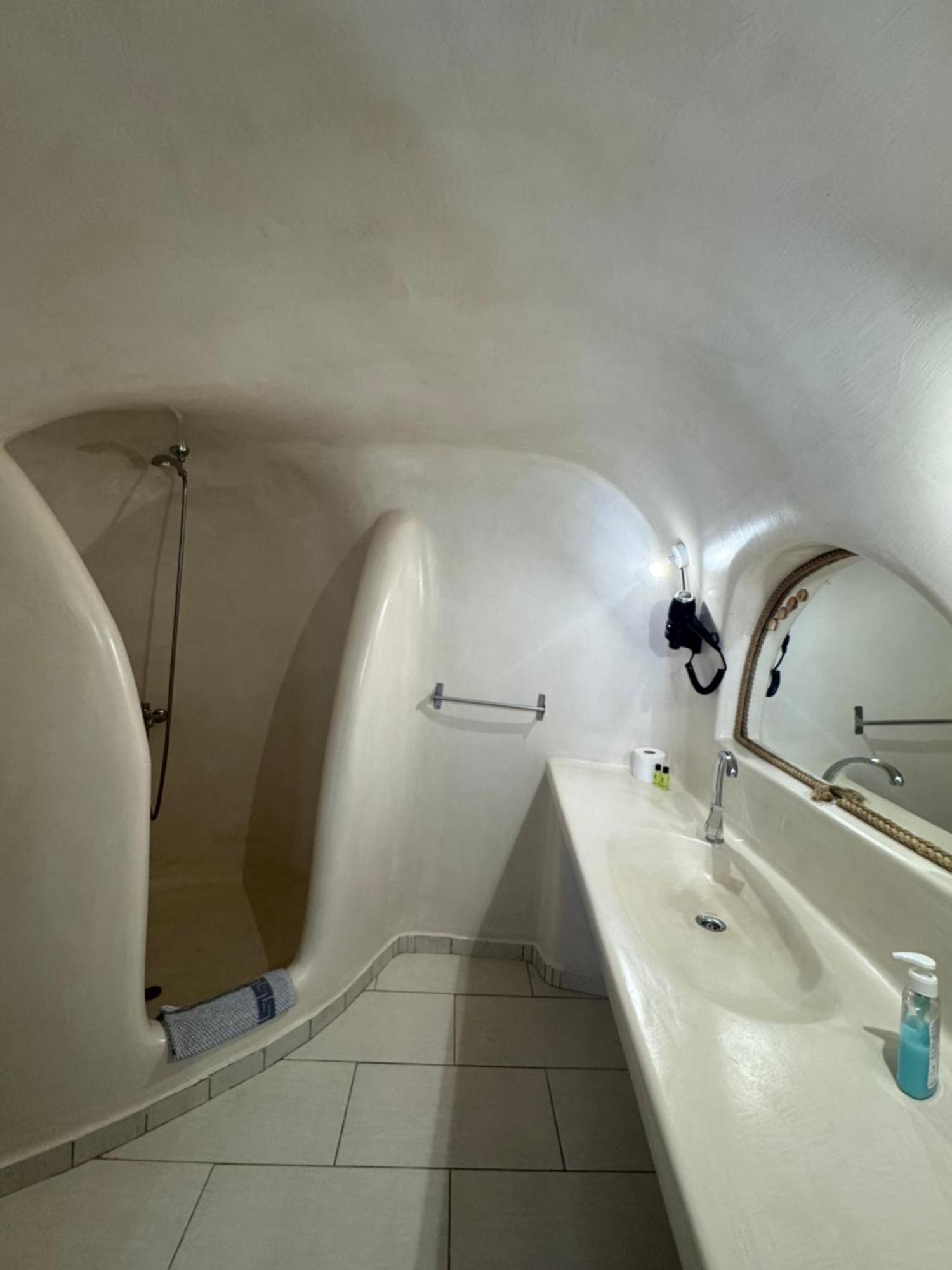 Manias Residences Aparthotel Fira (Santorini)