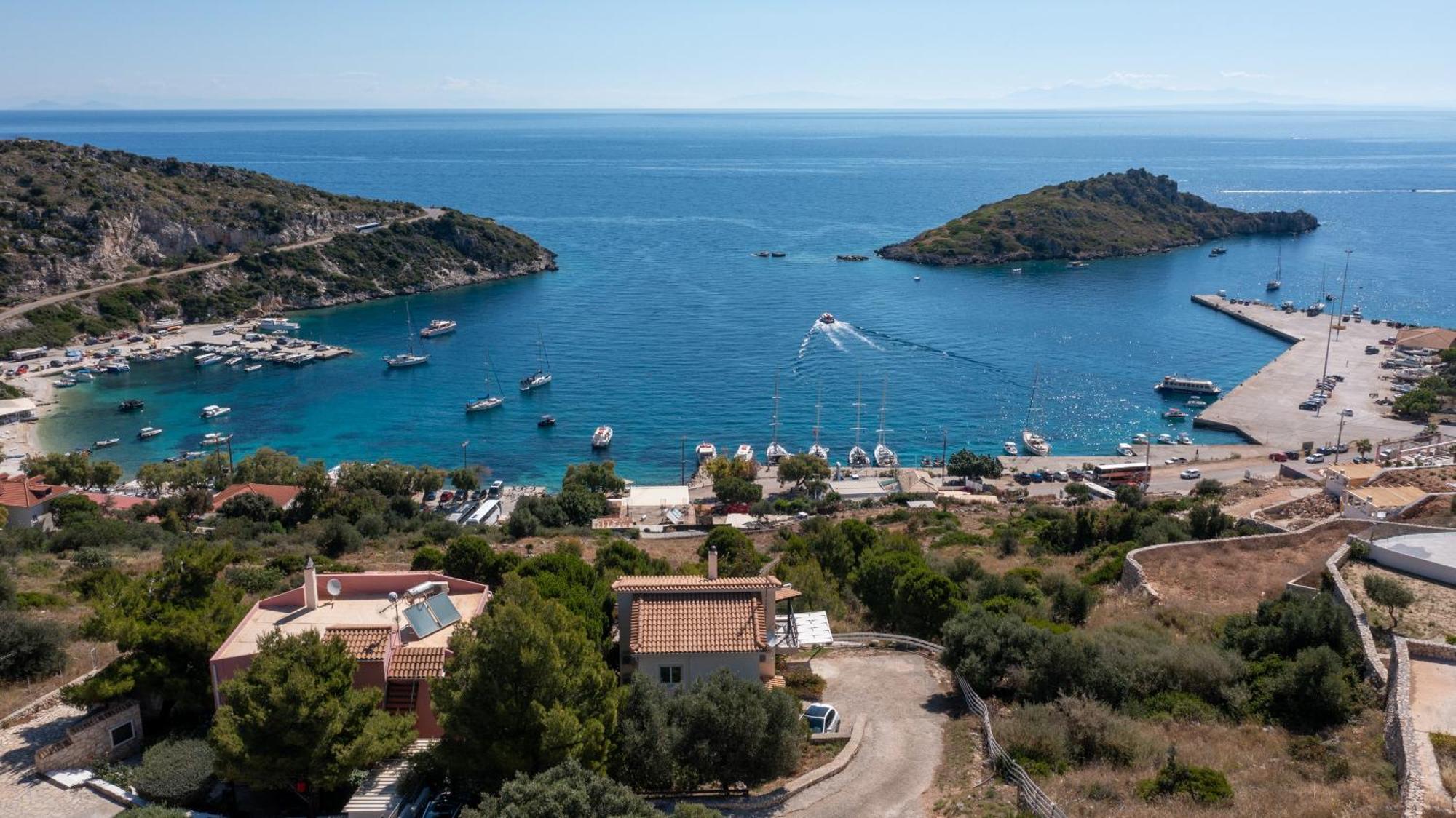 Villa Coastal Paradise Found - Komis' Private Pool Retreat Agios Nikolaos (Zakynthos)