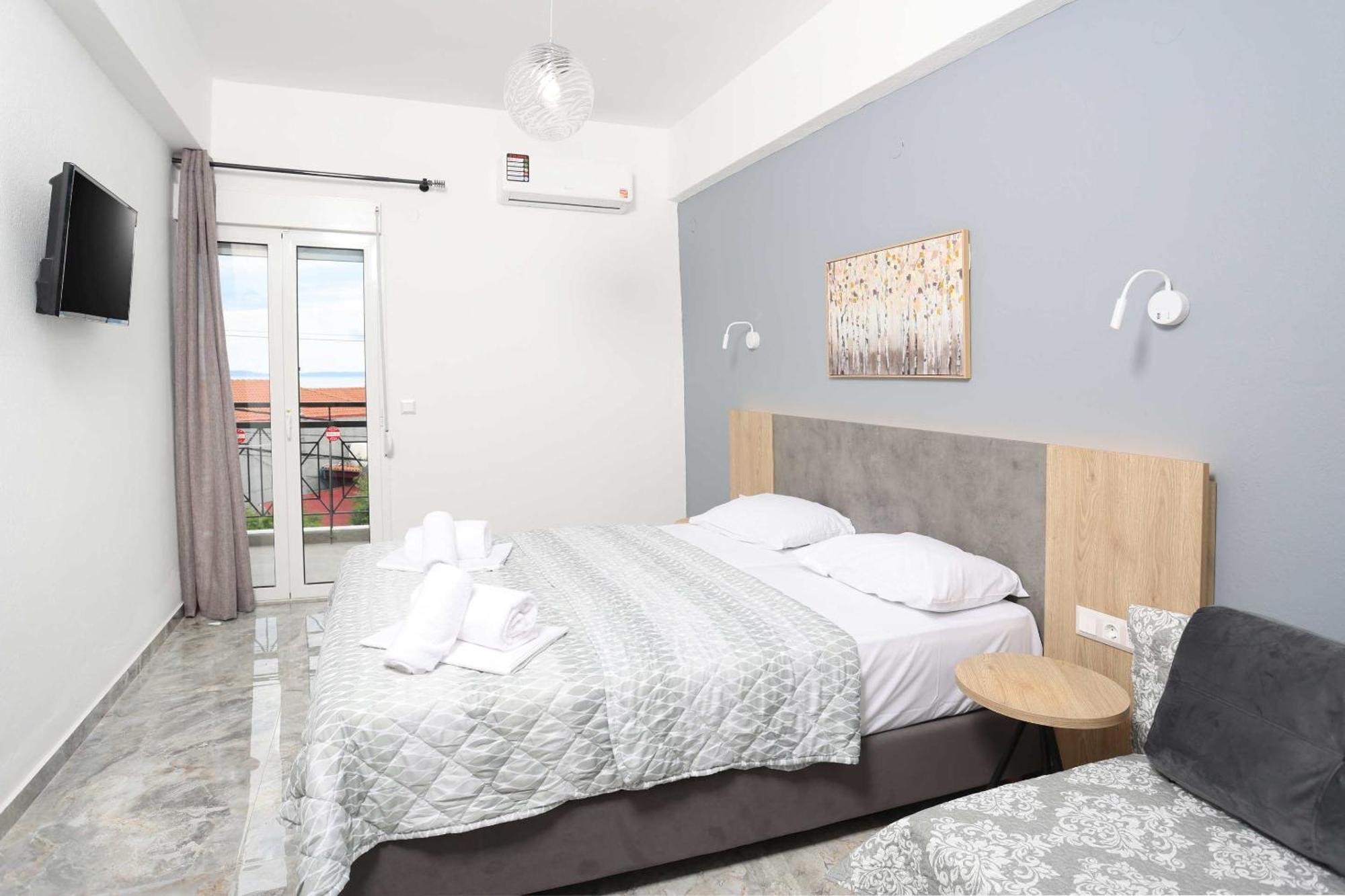 Adonis Hotel