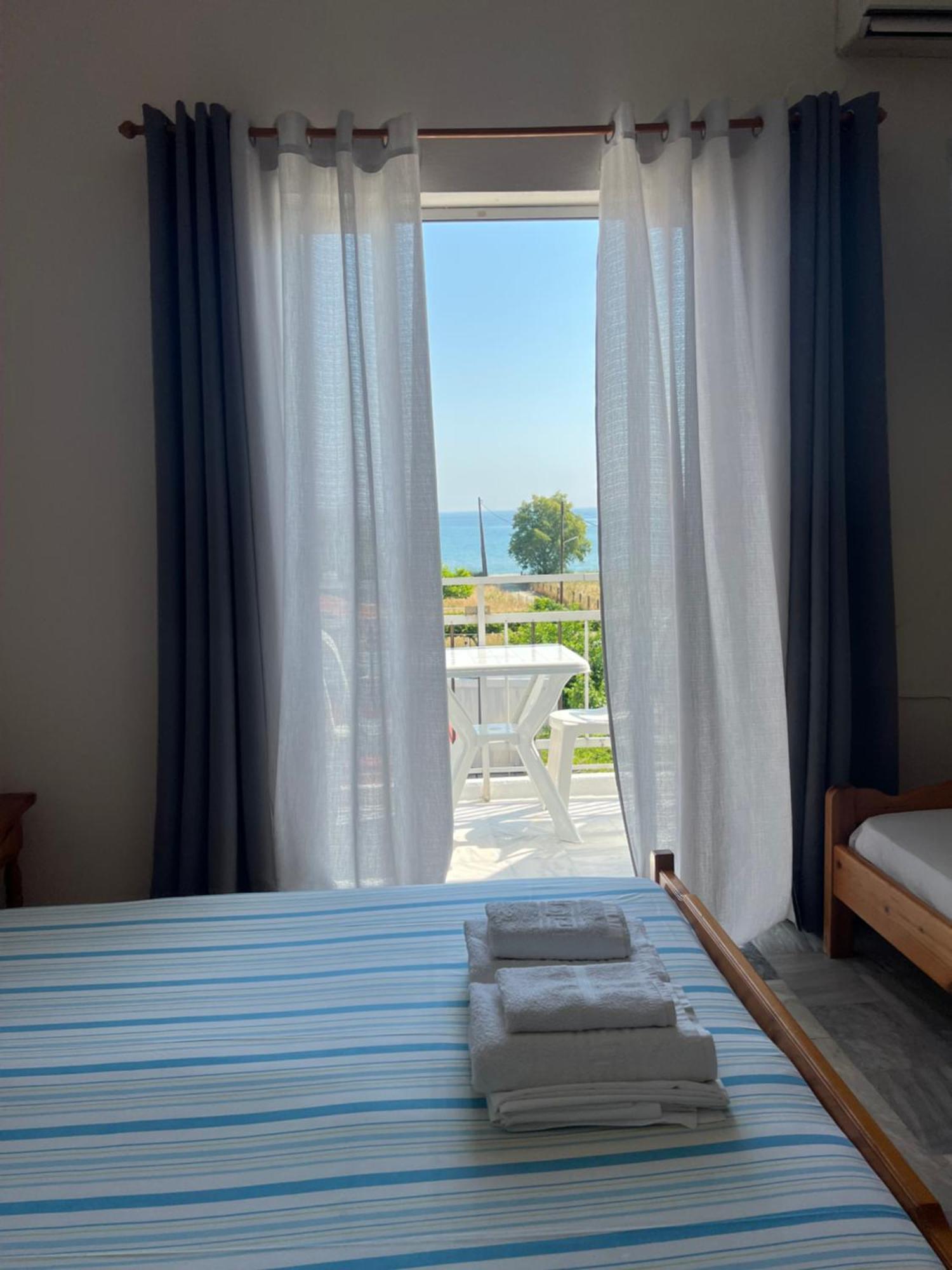 Golden Sea View * Nea Mesagkala