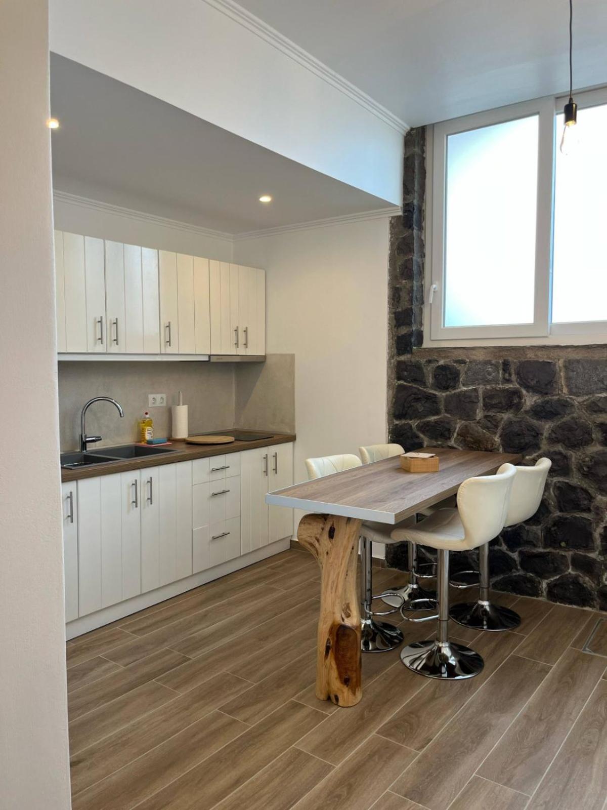 Milesian Apartment Adamantas (Milos)