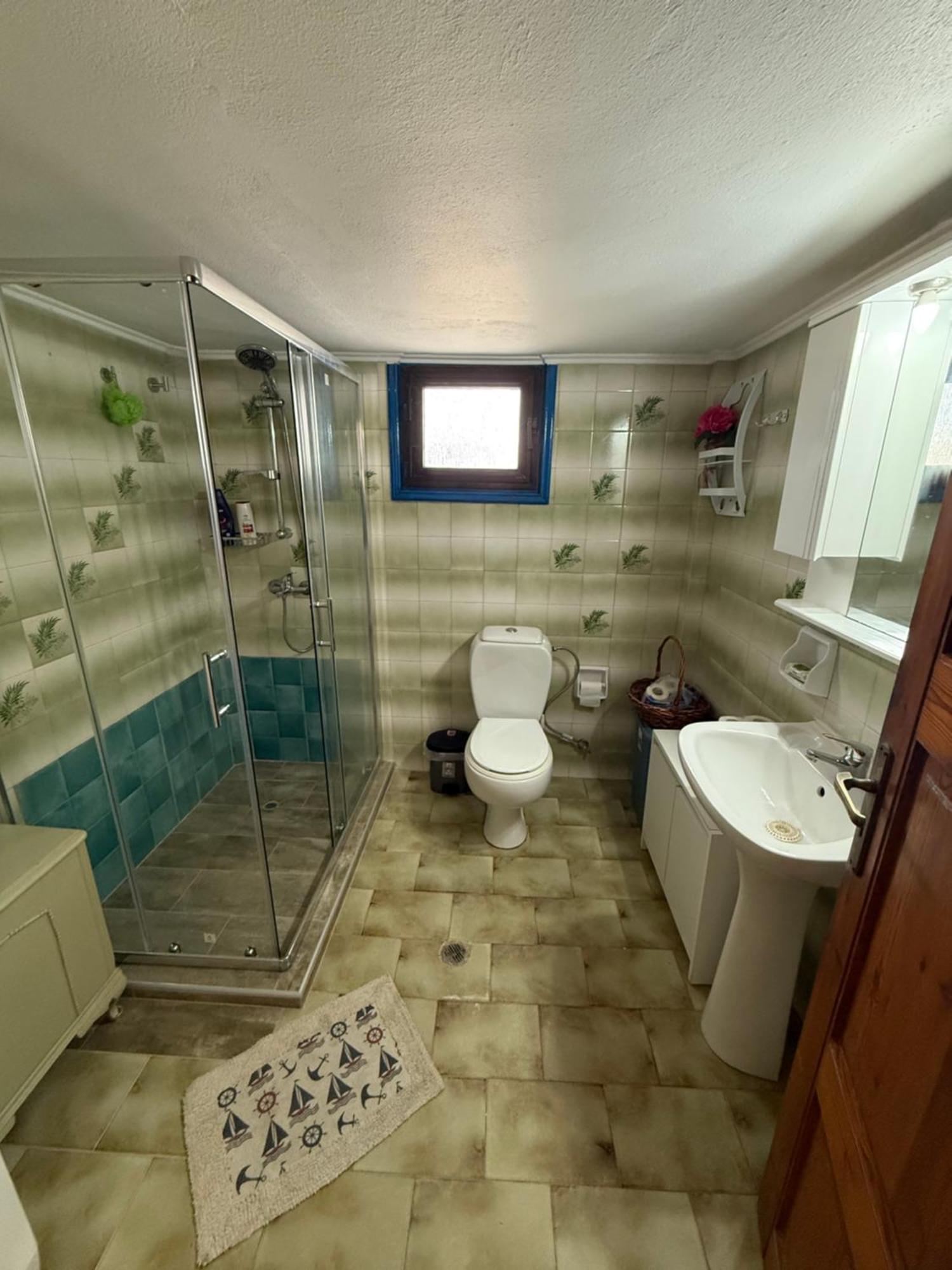 2-bedroom Blue & White House With Garden And Holiday home *
