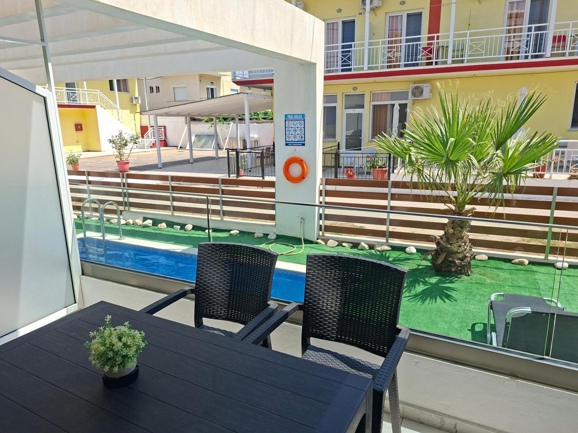Emerald Apartment *
