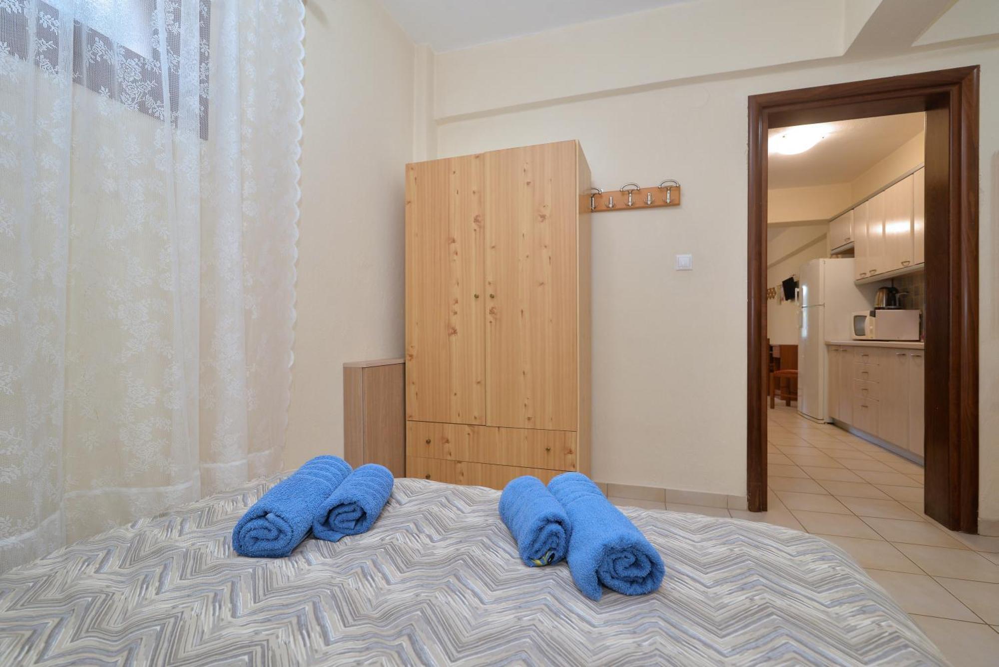 Corner House Apartment *