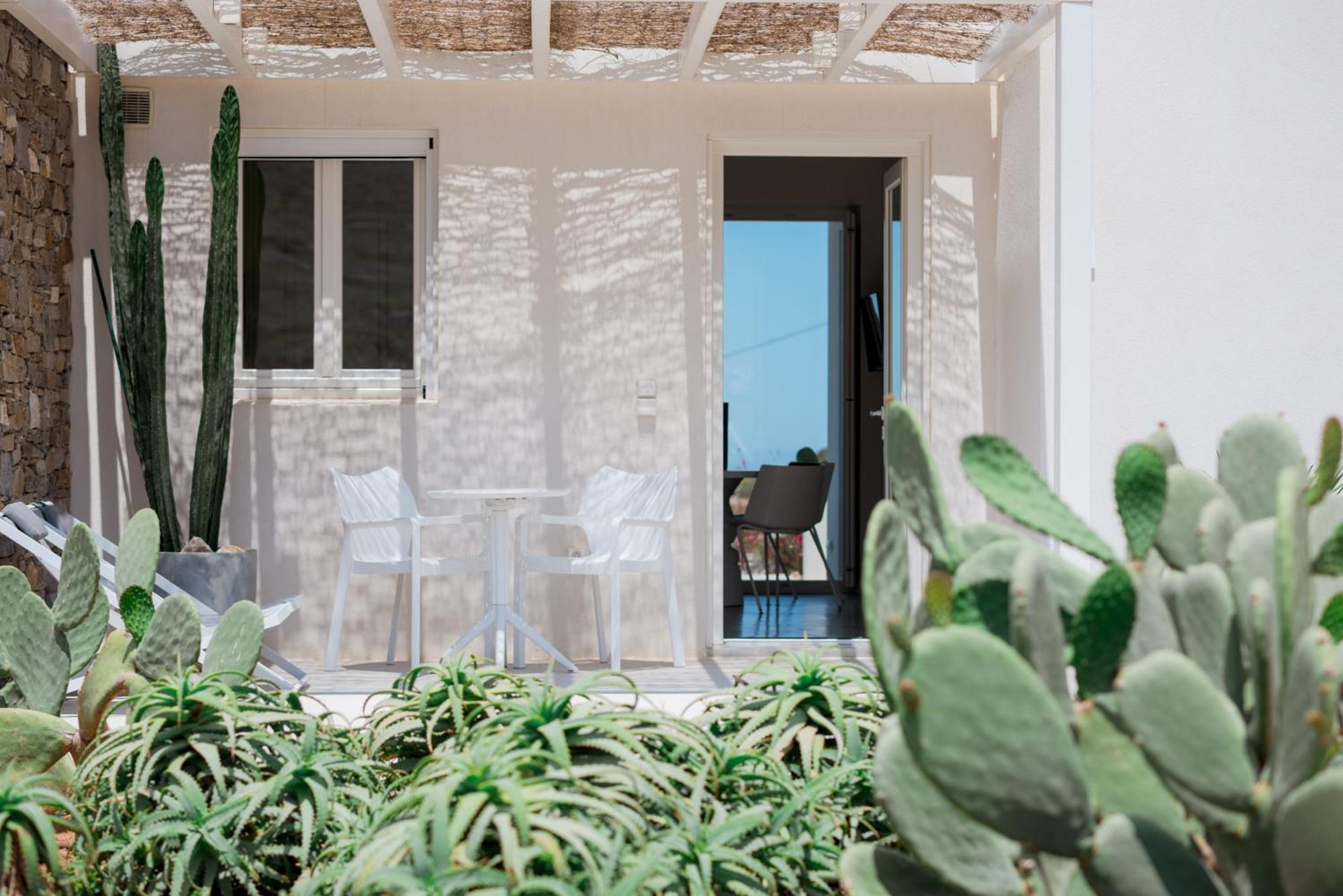 Noble 7 - Adults Only - Onar Collection * Parikia (Paros)