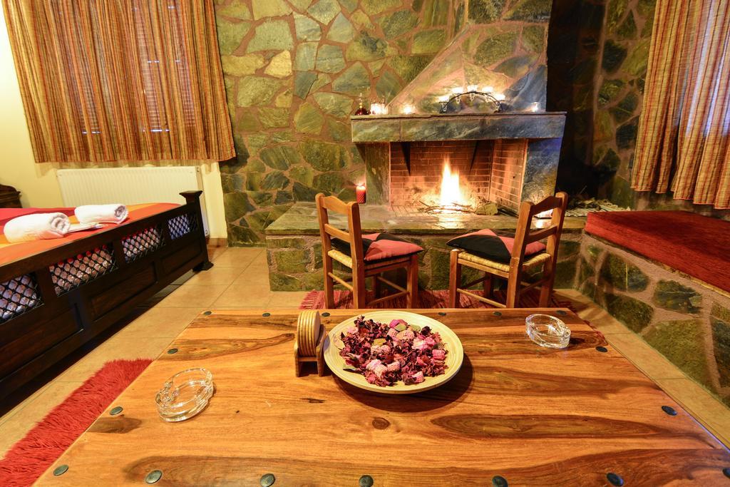 B K Guesthouse - Ξενώνας Β-Κ *