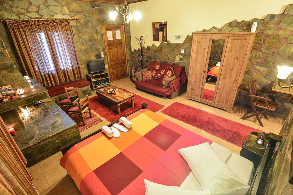 B K Guesthouse - Ξενώνας Β-Κ Ano Trikala