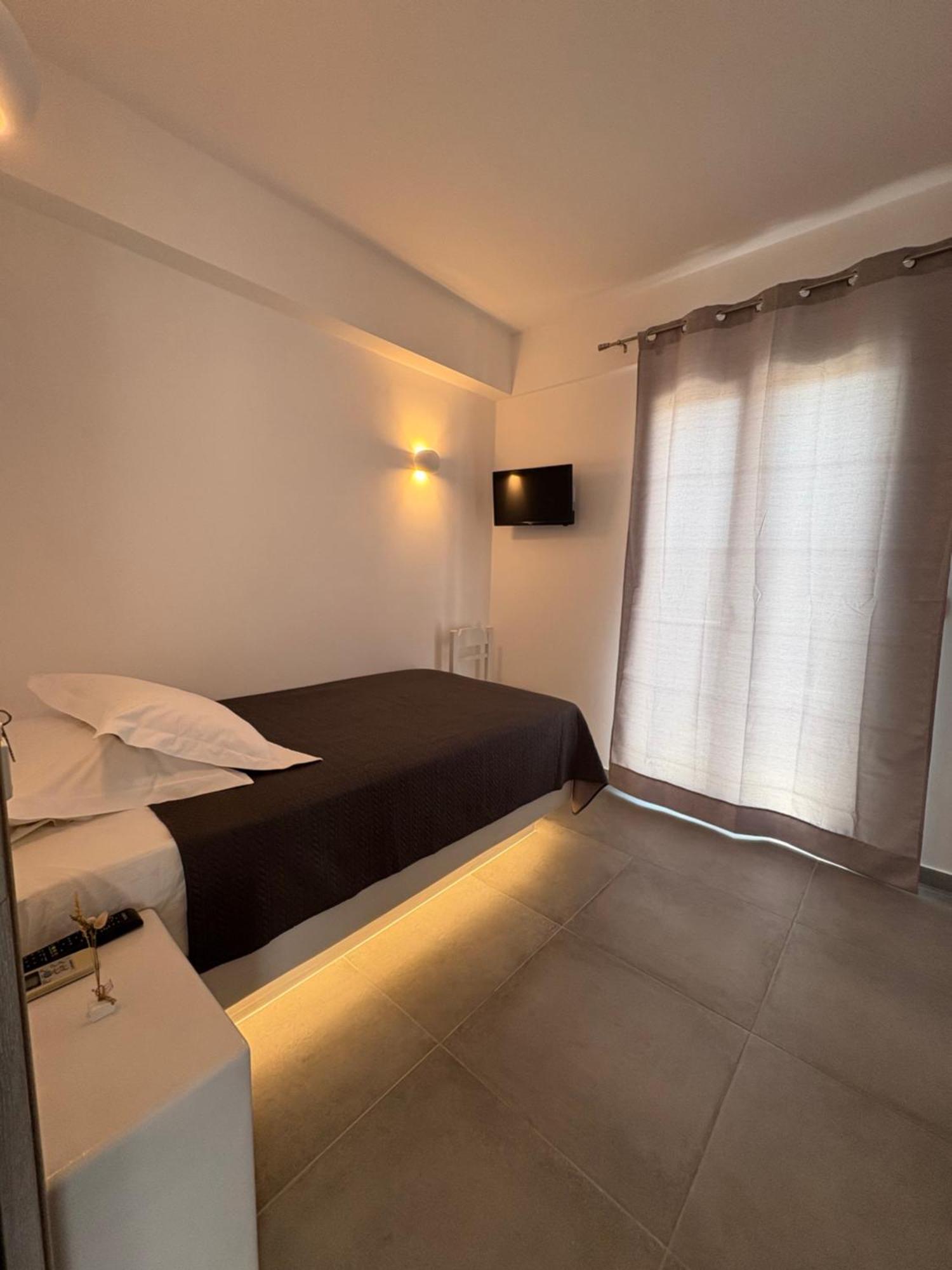 Golden Sun Aparthotel Chora (Ios)