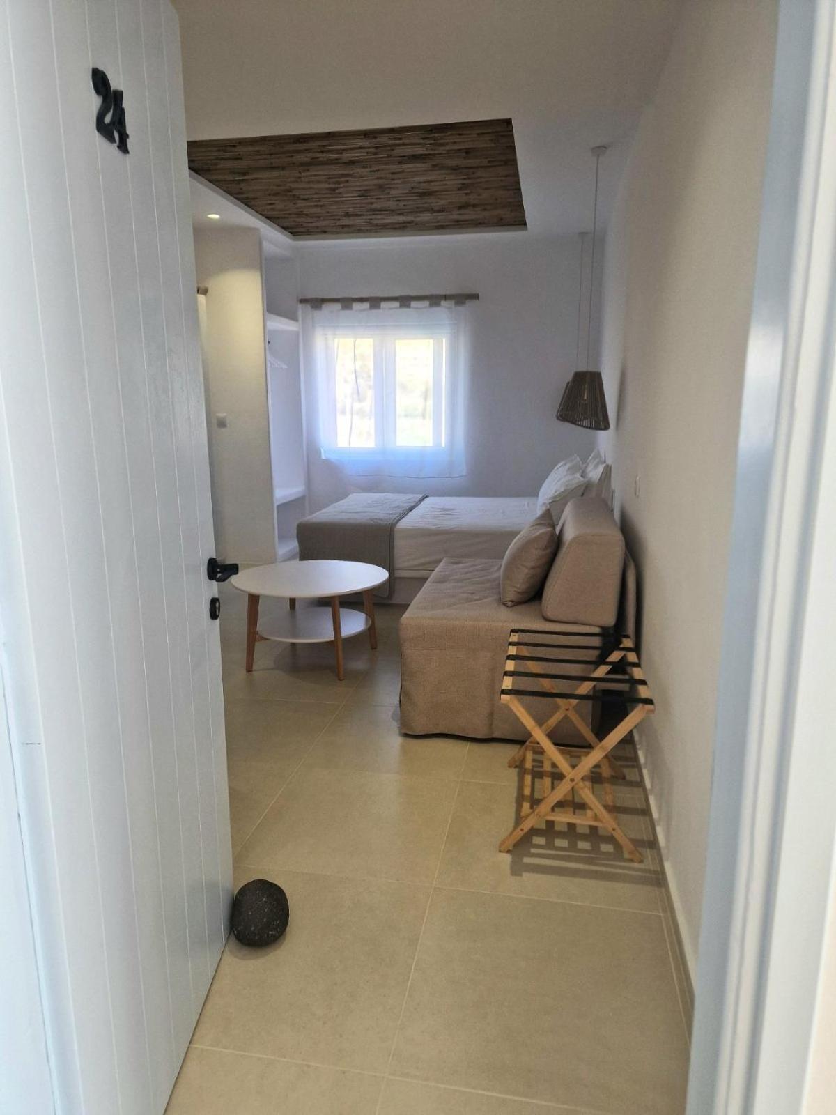 Ilias Place Aparthotel