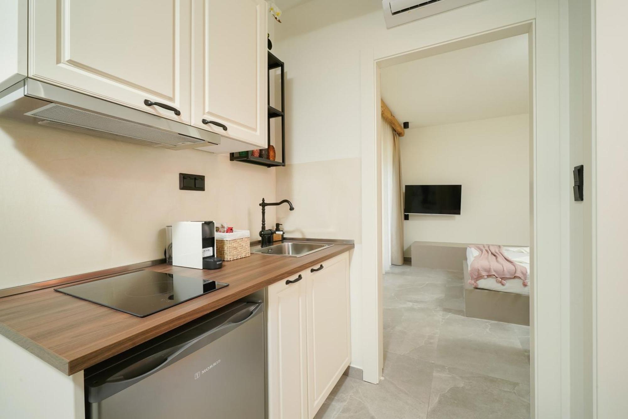 Aigaio Hotel *